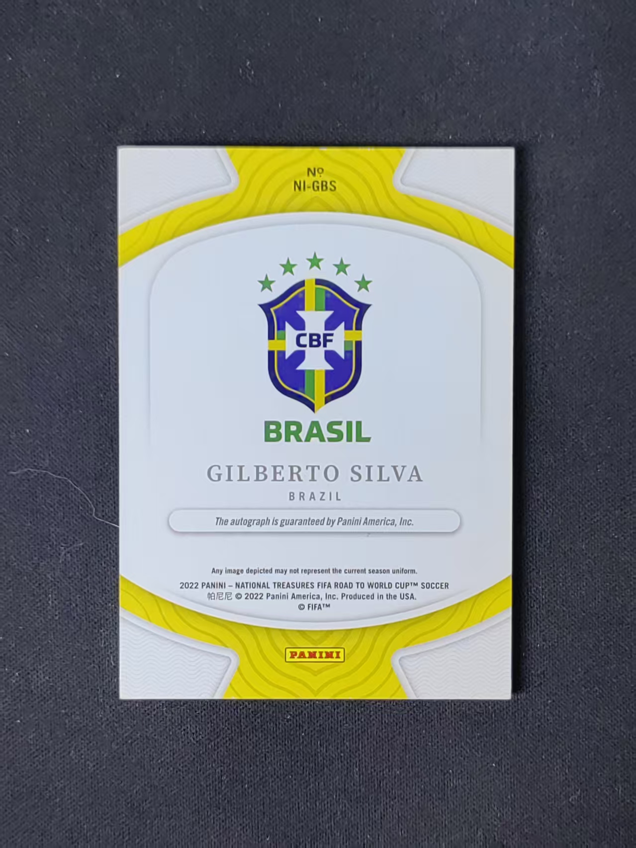 2022 Panini National Treasures Gilberto Silva 【林林拍卖张彩虹】国宝系列 卡塔尔世界杯 巴西 传奇名宿 吉尔伯托席尔瓦 36/99编 卡签 签字 瑕疵见图