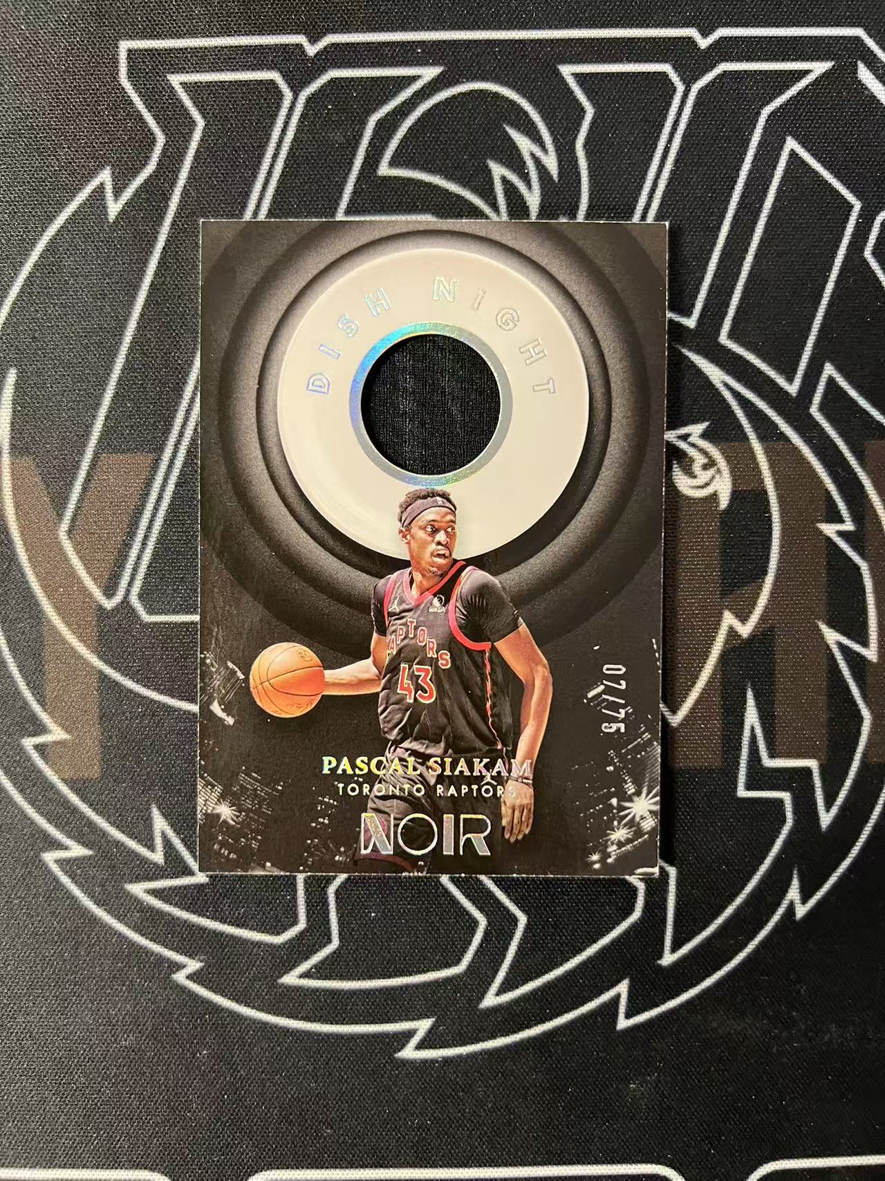 2021-22 Panini Noir Pascal Siakam 【UTF球星卡】fr4 帕斯卡尔 西亚卡姆 猛龙皮 步行者前锋 诺尔 落场物料 75编 通行卡品