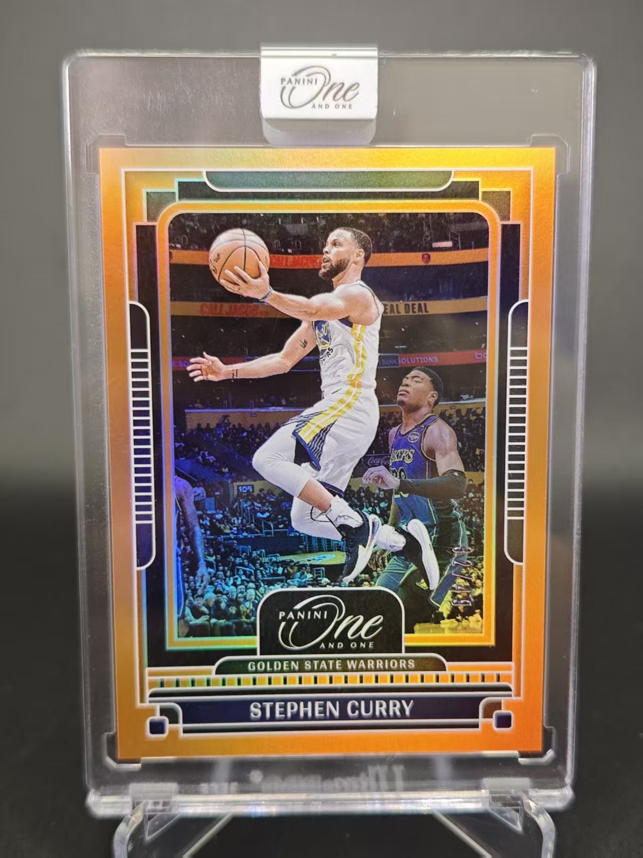 2024-25 【六六代卖 预付快速回款】 One and One Stephen Curry 史蒂芬 库里 勇士 32/49编 橙折 折射 BASE 原封转（七小晋01）