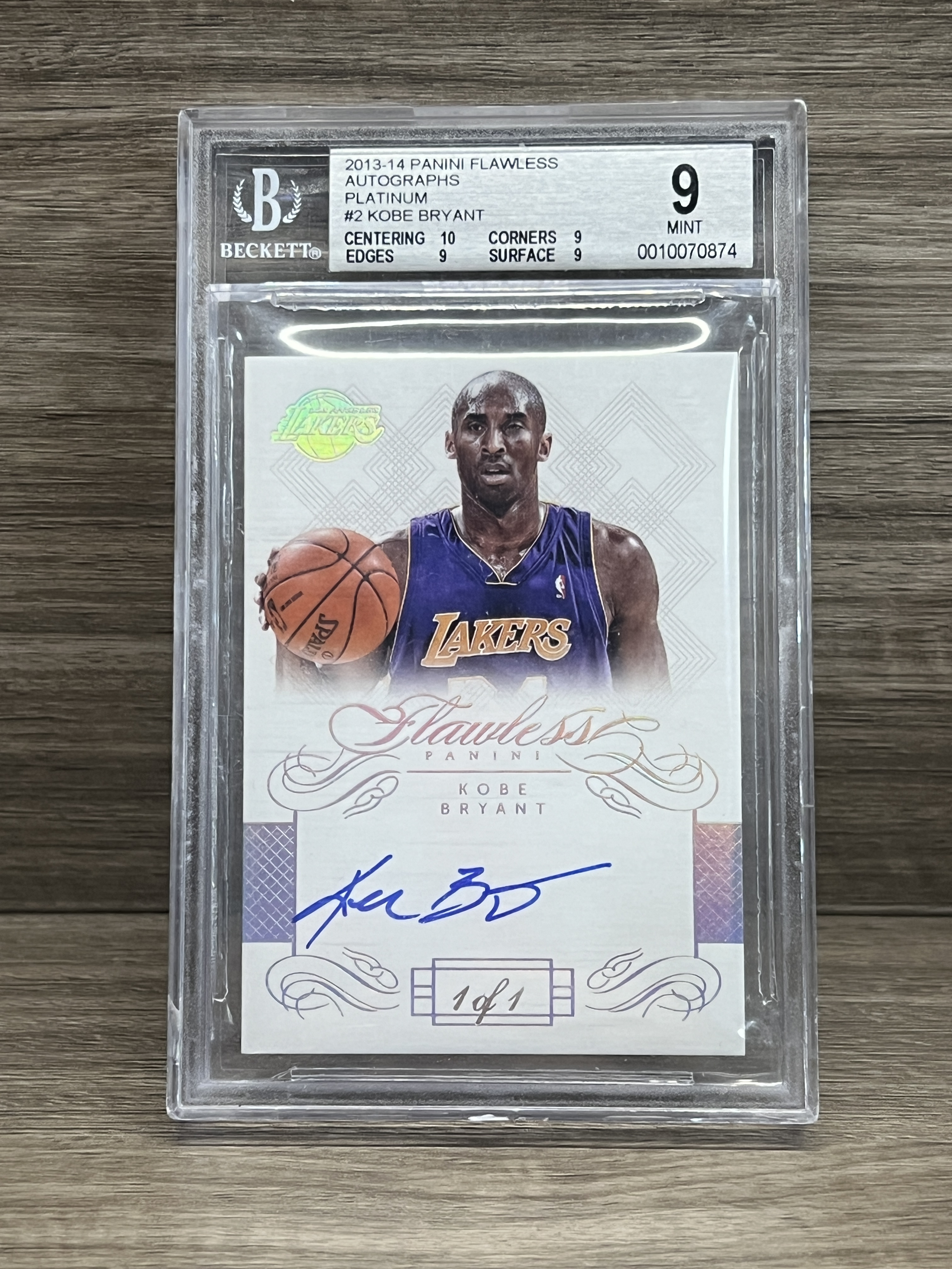 2013-14 Panini Flawless Kobe Bryant 【MJ23代拍】手提 湖人 科比 布莱恩特 1/1编 卡签签字 铂金 正1编 1of1 BGS9/10评级 小分极好 极品收藏