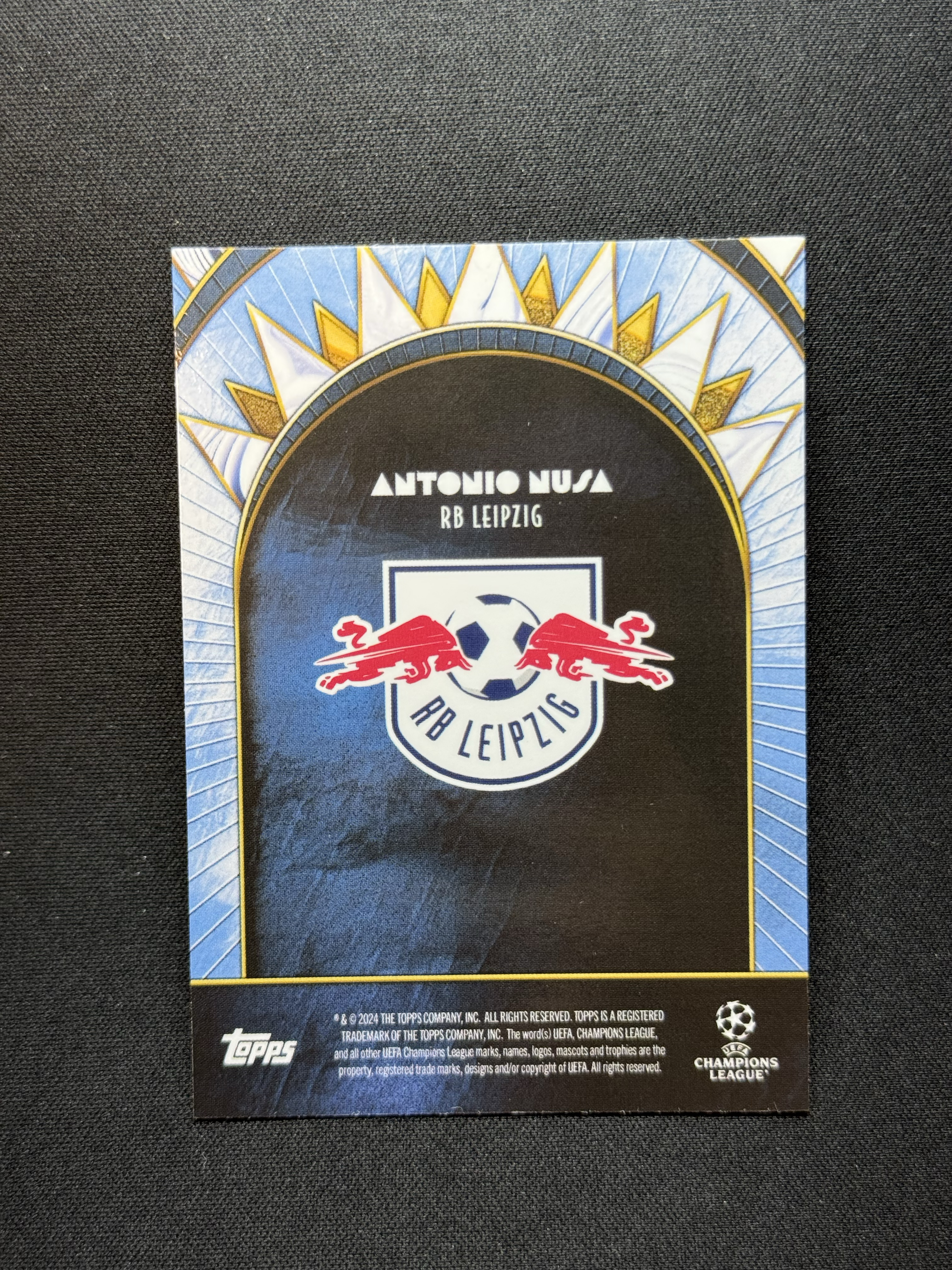 2023-24 Topps Deco Antonio Nusa 【小贝代拍】欧战 Deca 莱比锡公牛 努萨 蓝折 签字 /49编 瑕疵如图 拍前看描述 H MFC