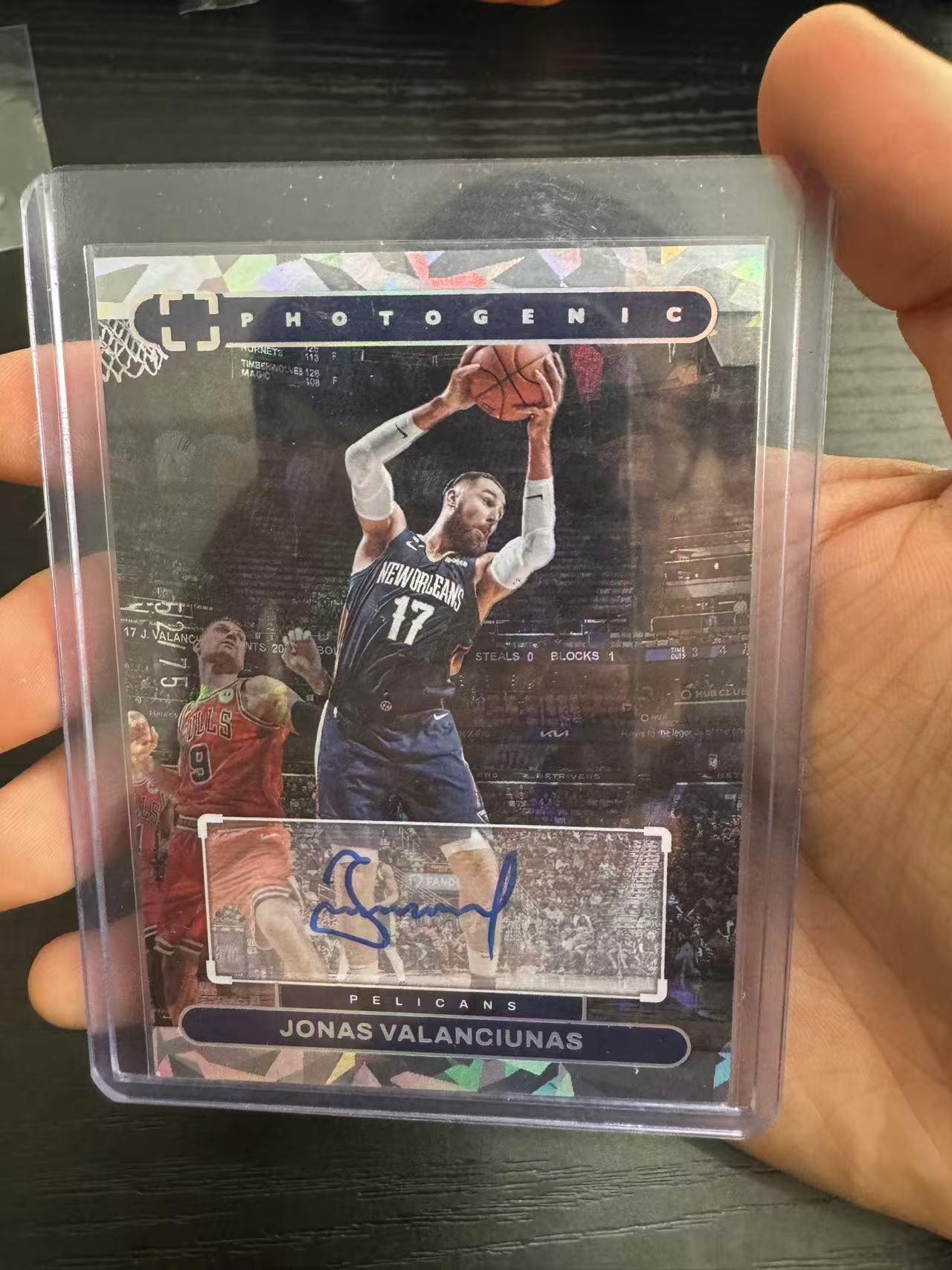 2024-25 Panini PaniniPhotoGenicNBA Jonas Valanciunas 上镜 鹈鹕 约纳斯 瓦兰丘纳斯 大瓦兰 75编 碎冰签 签字 碎冰折 卡品如图 【小呆呆】