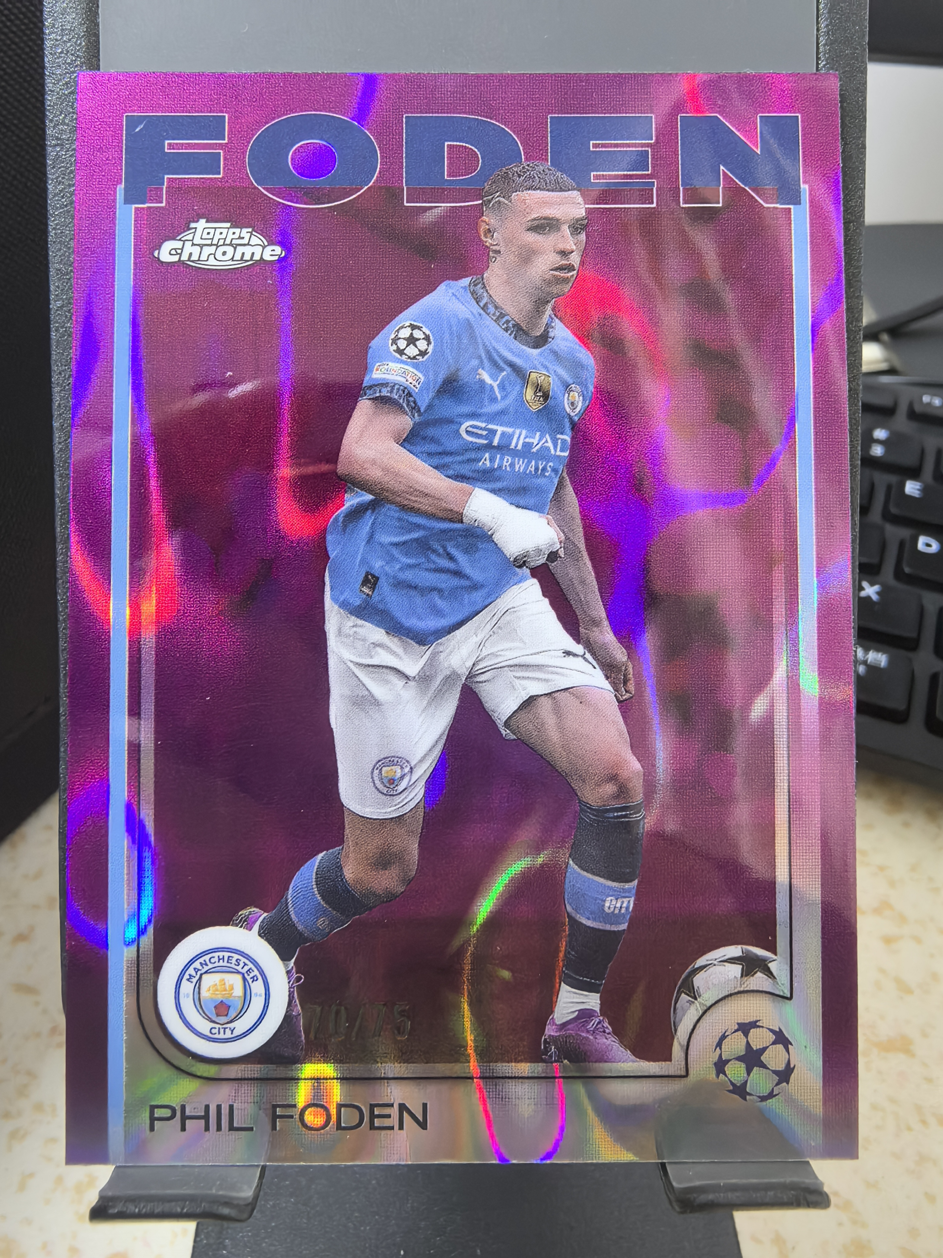 2025 Topps Chrome Phil Foden 【带编送夹】TC系列 曼城 菲尔福登 70/75编 紫波纹折射 紫熔岩折射 英格兰
