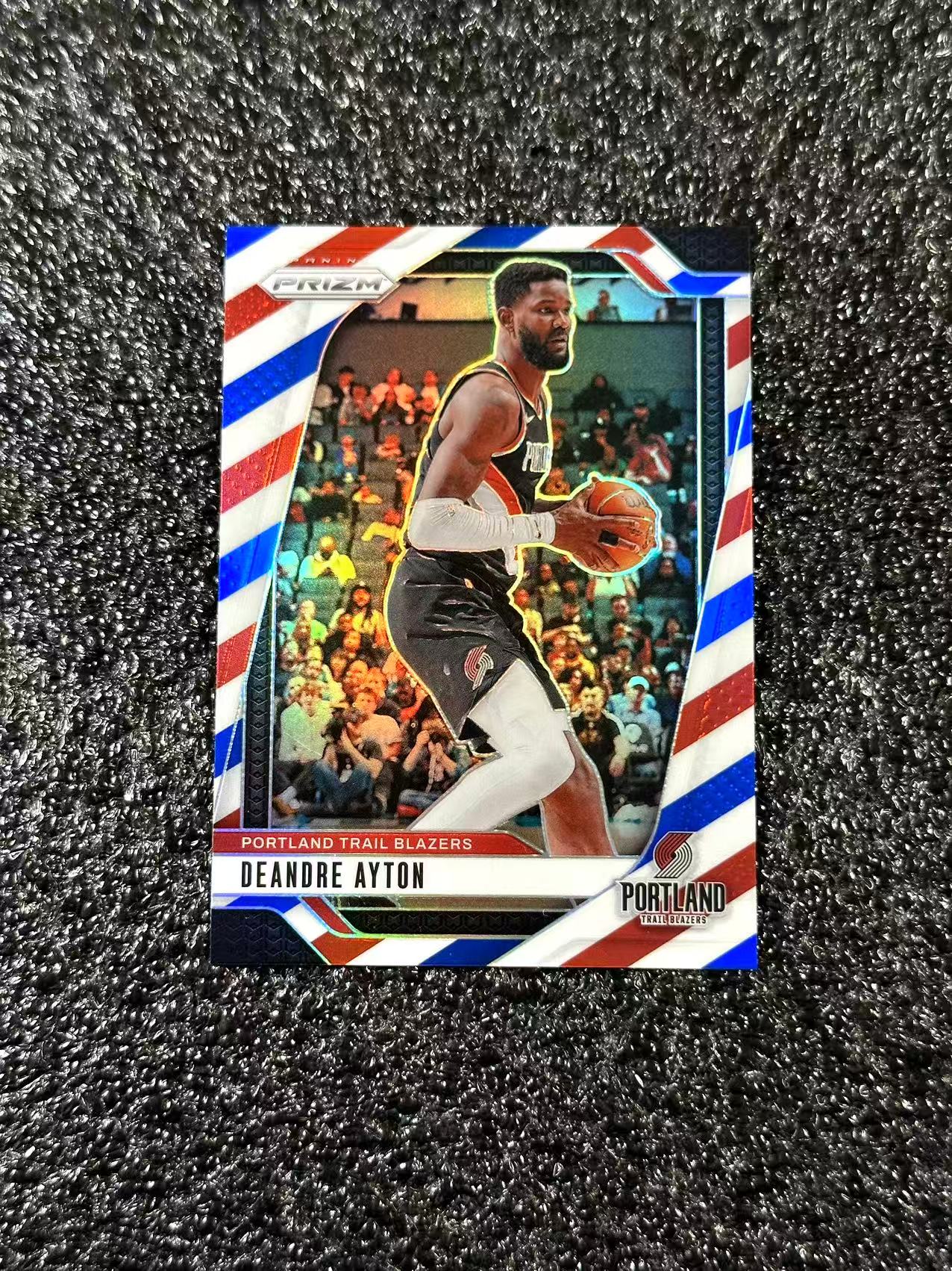 Basketball 德安德烈 艾顿 DeAndre Ayton 折射 明星球员 美职篮 美职篮 卡品如图 收藏必备 非常好看 默认都有瑕疵 介意勿拍 球星卡 明星球员 很有实力 球星卡收藏