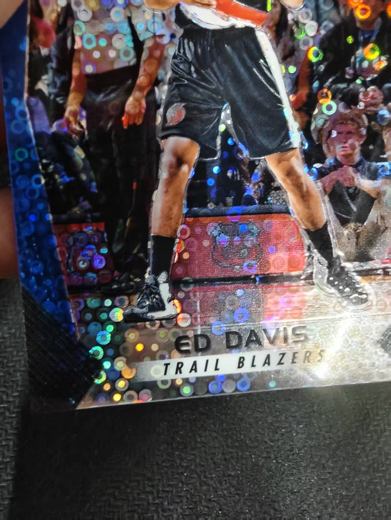 2017-18 Panini Prizm Ed Davis 艾德 戴维斯 开拓者 蓝泡泡折 175编 划痕 边角瑕疵