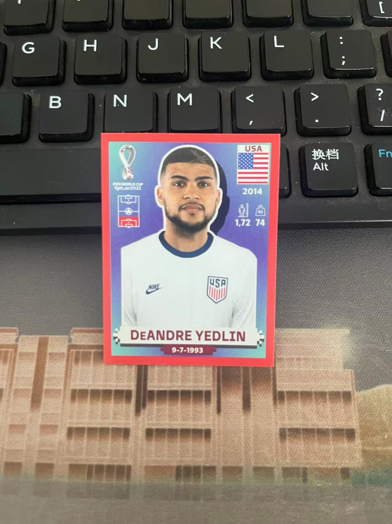 2022 Panini 贴纸 Deandre Yedlin 【梓洋代卖】世界杯 红平行 大比例 耶德林 美国 凑套必备 卡品如图 粗口