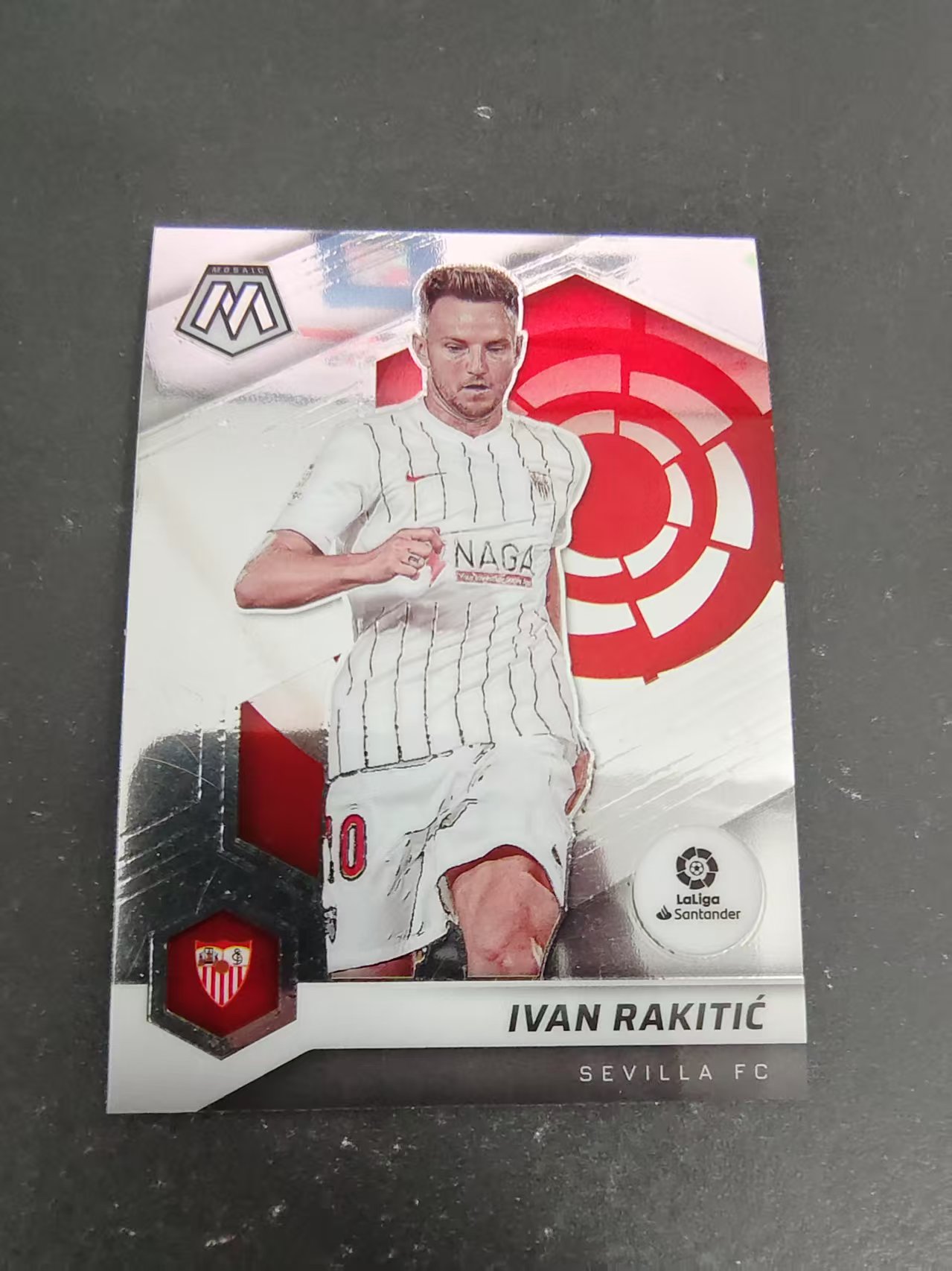 【可合并,不累计】2021-22 Panini Mosaic Ivan Rakitic 西甲 马赛克 塞维利亚 拉基蒂奇 划痕 边角瑕疵 #184