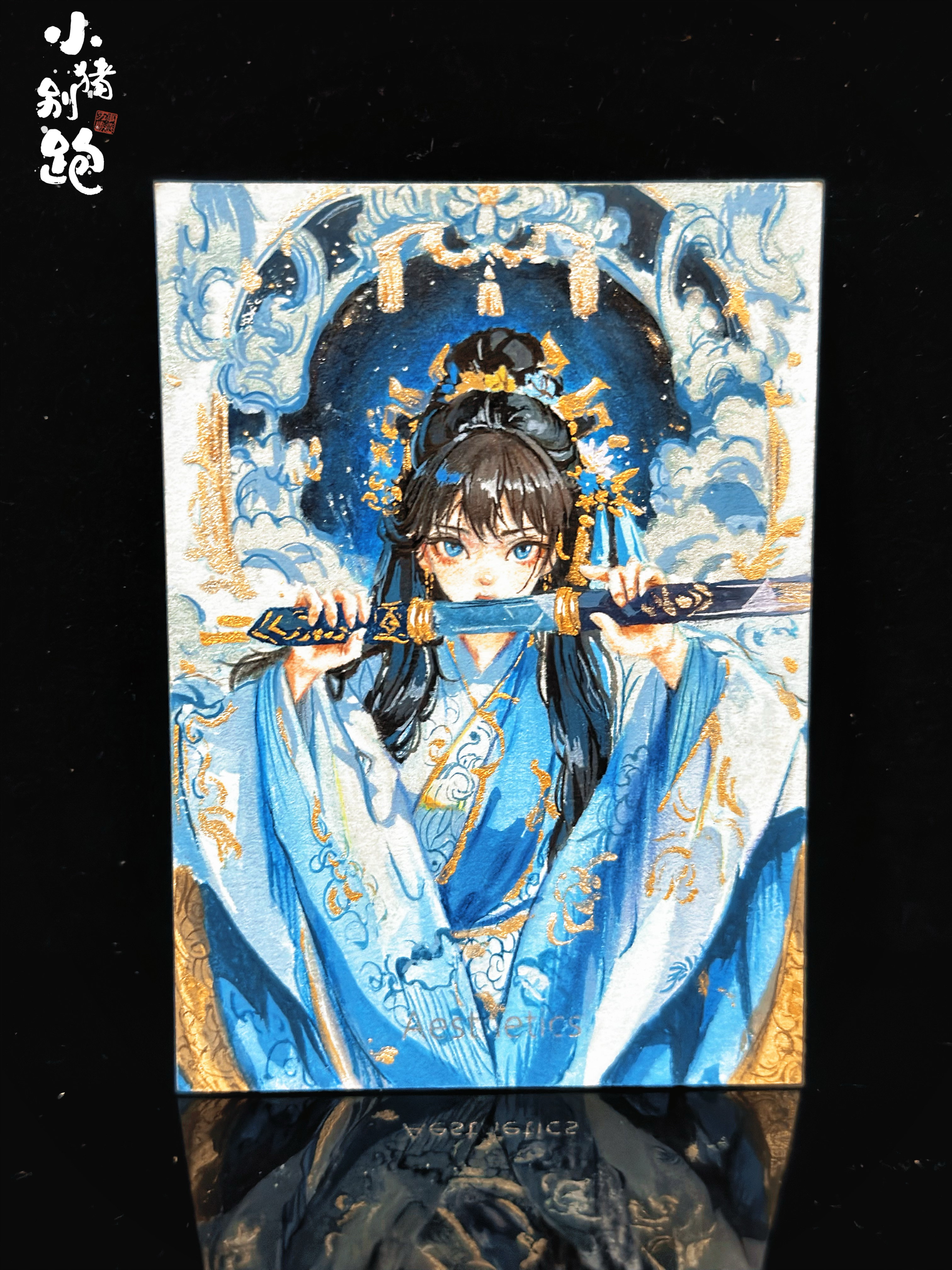 〖小猪别跑hit手绘〗【画师:知风】 类型:1/1 亲签 手绘卡 sketch card 上架手绘卡为工作室出品,画师亲笔所绘,并非印刷卡,本店上架时间通常为周三或周六,请老板们多关注!