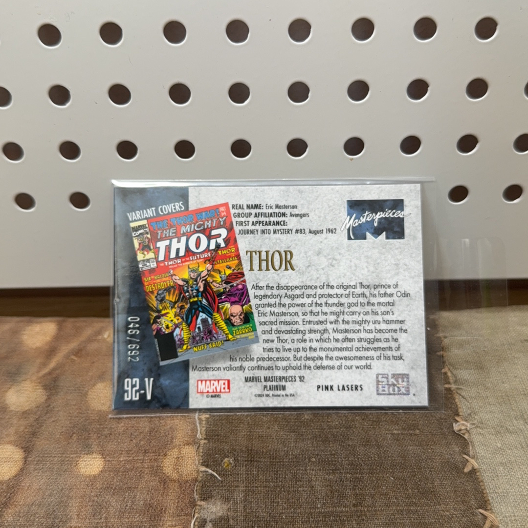 2024 SkyBox Marvel (MCU) 漫威 masterpieces 92 Platinum 92 白金 大师复刻 变体 粉镭射 046/692 雷神 Thor
