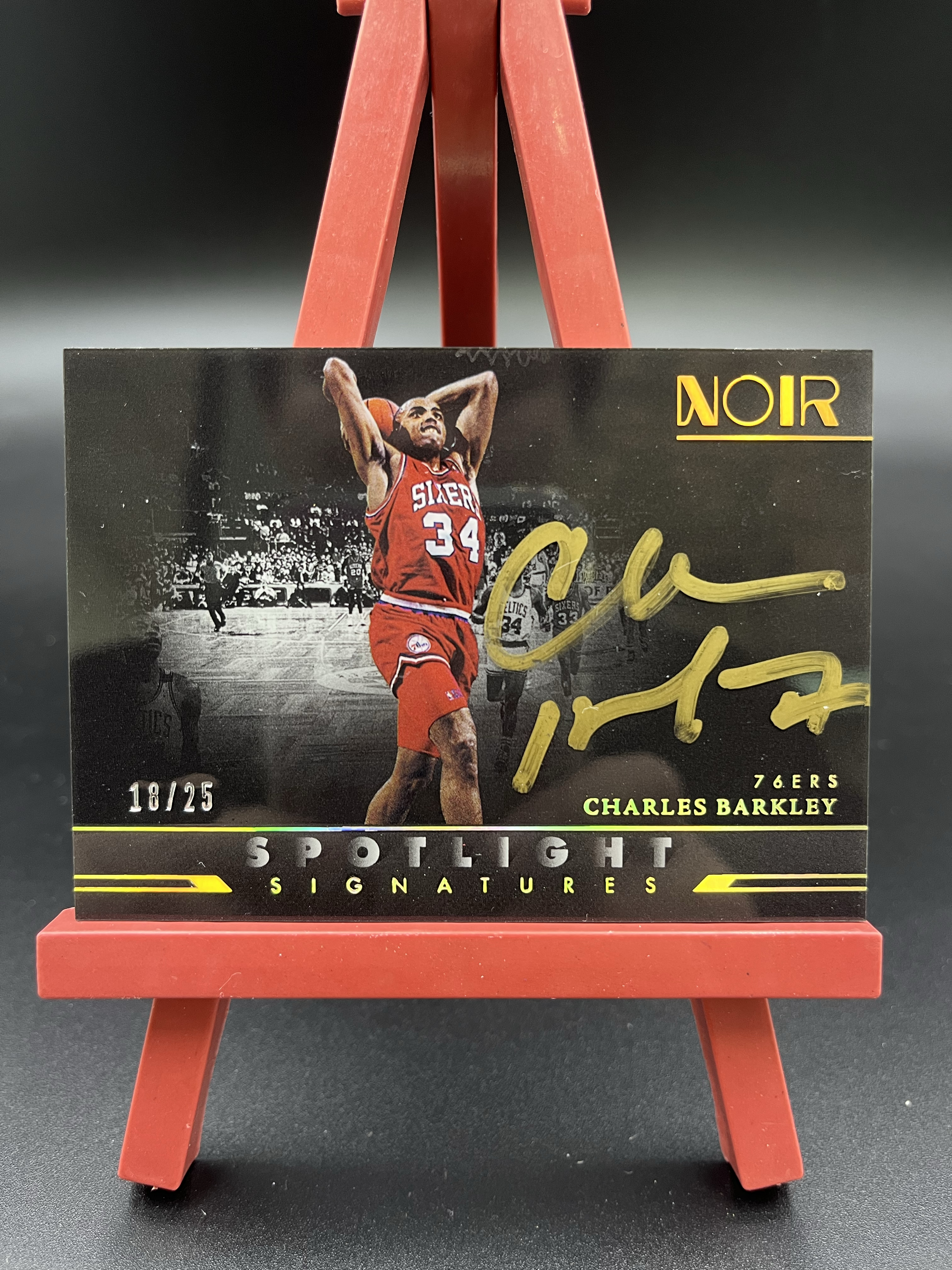 2022-23 Panini Noir Charles Barkley 诺尔 查尔斯 巴克利 飞猪 镜面 金笔签 卡签 签字 聚光灯 18/25编 76人 卡品如图 19不加冰