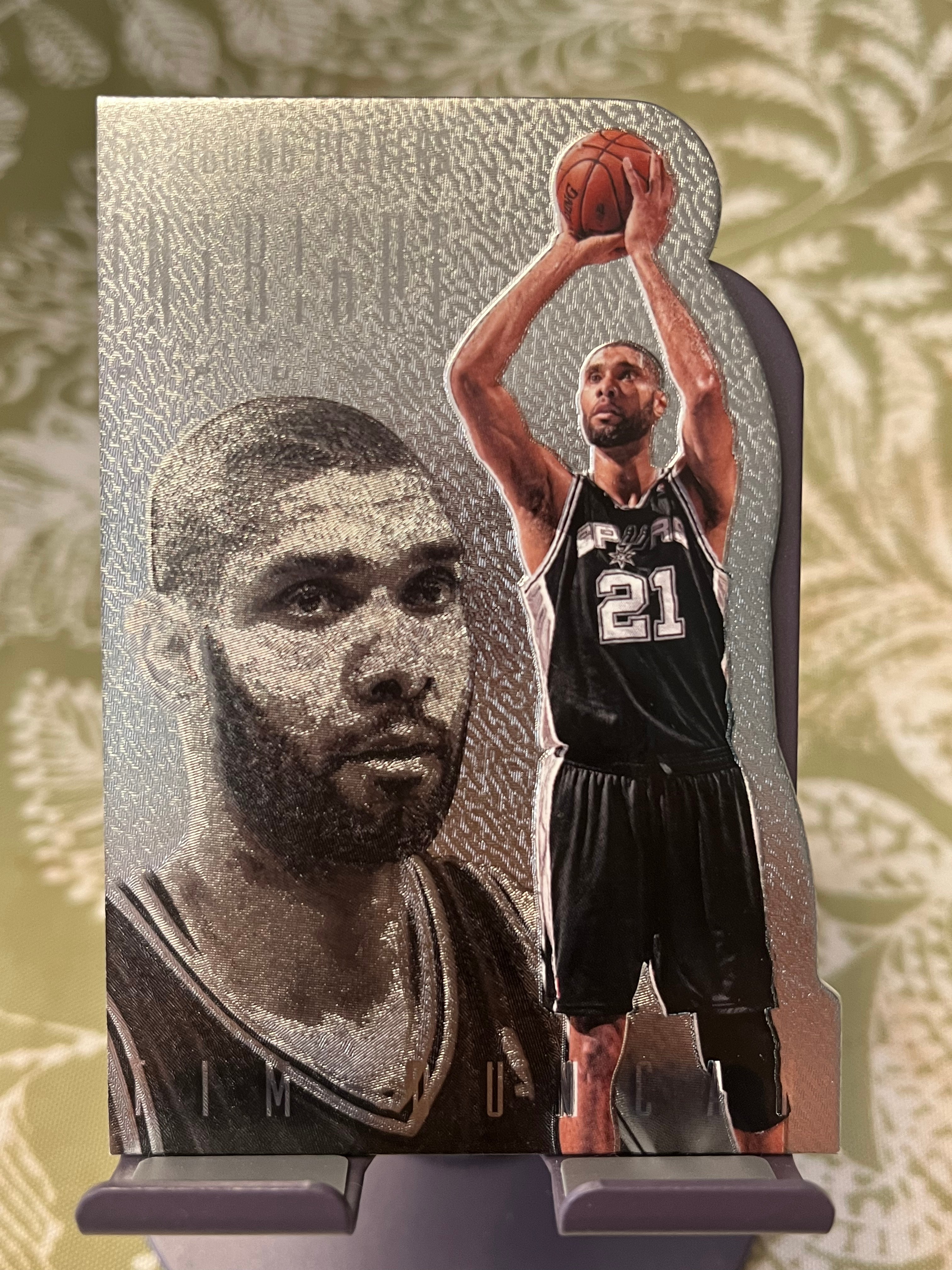 2013-14 Panini Intrigue Tim Duncan 蒂姆 邓肯 石佛 马刺【折射 银色背景 异形切割 凑套必备 阴谋系列】【边角瑕疵如图 介意勿拍】#1204