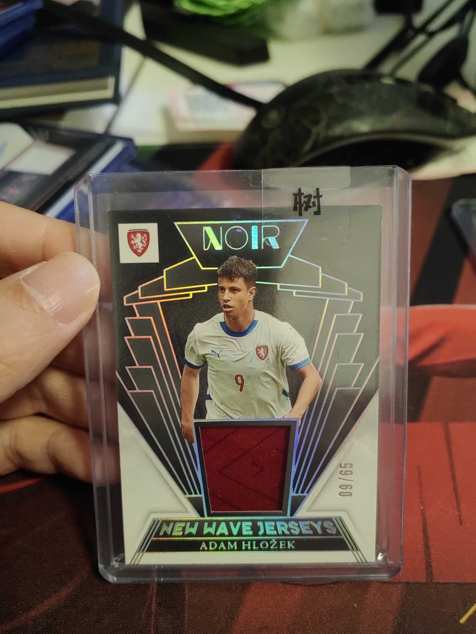 2025 Panini Noir Adam Hlozek RC 2025 Panini Noir 捷克 赫洛泽克 65编球衣切割卡 !!!