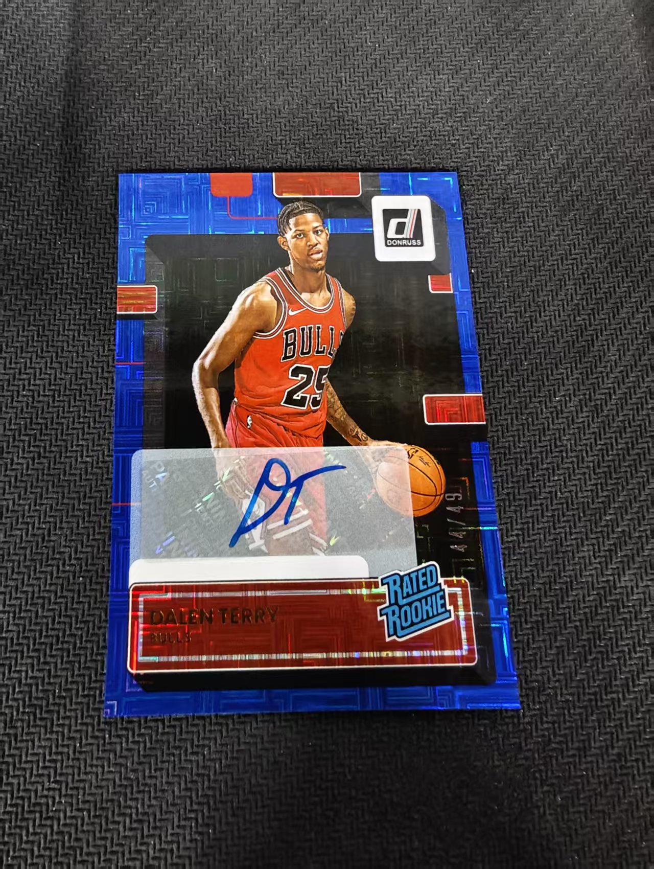 【汽水拍卖】2022-23 Panini Donruss Dalen Terry RC 公牛 达伦 特里 杜蕾斯 新秀 蓝迷宫折 签字 签名 49编 微瑕如图