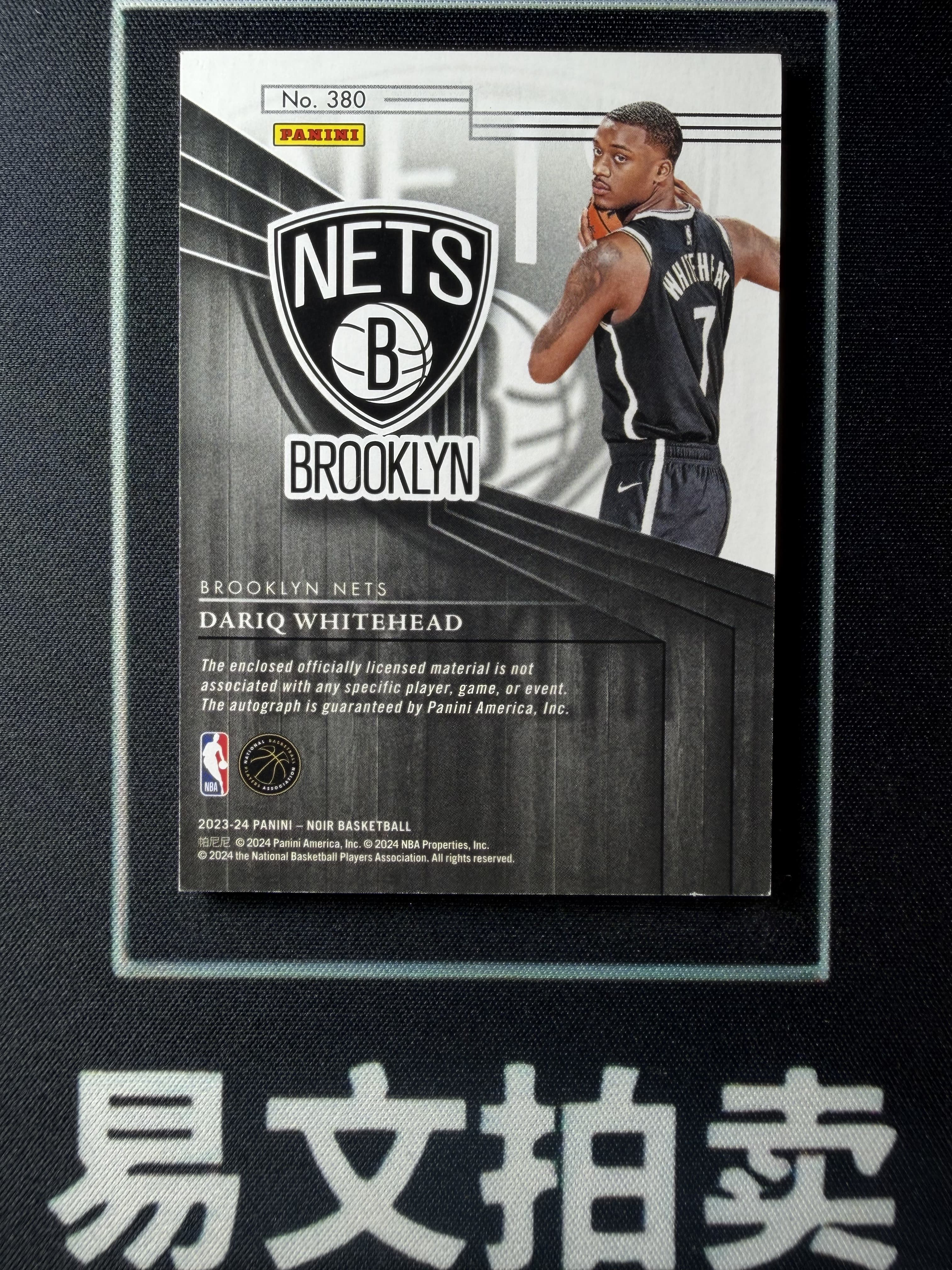 【易文拍卖 超级回款】2023-24 Panini Noir 诺尔 DARIQ WHITEHEAD 篮网 达里克 怀特黑德 RC新秀 3/5编 湖水蓝 TAG 球衣物料切割 卡签字签名 #Yung
