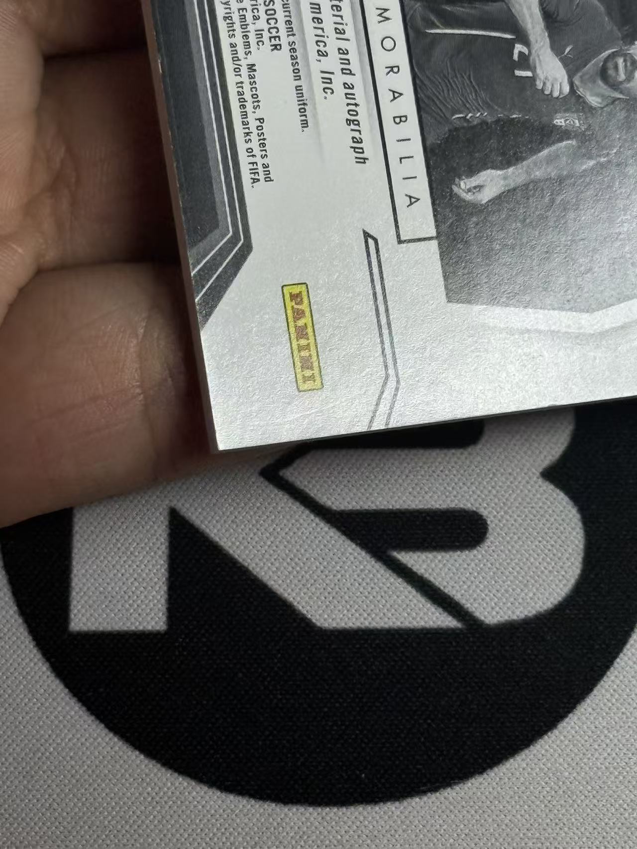 2025-26 Panini Noir Andrea Pirlo 【小来】安德烈 皮尔洛 意大利 尤文 名宿 睡皮 顶级中场 横版黑白物料签 2/10编 墨迹完美 全网首张 瑕疵如图 世界杯年投资佳品