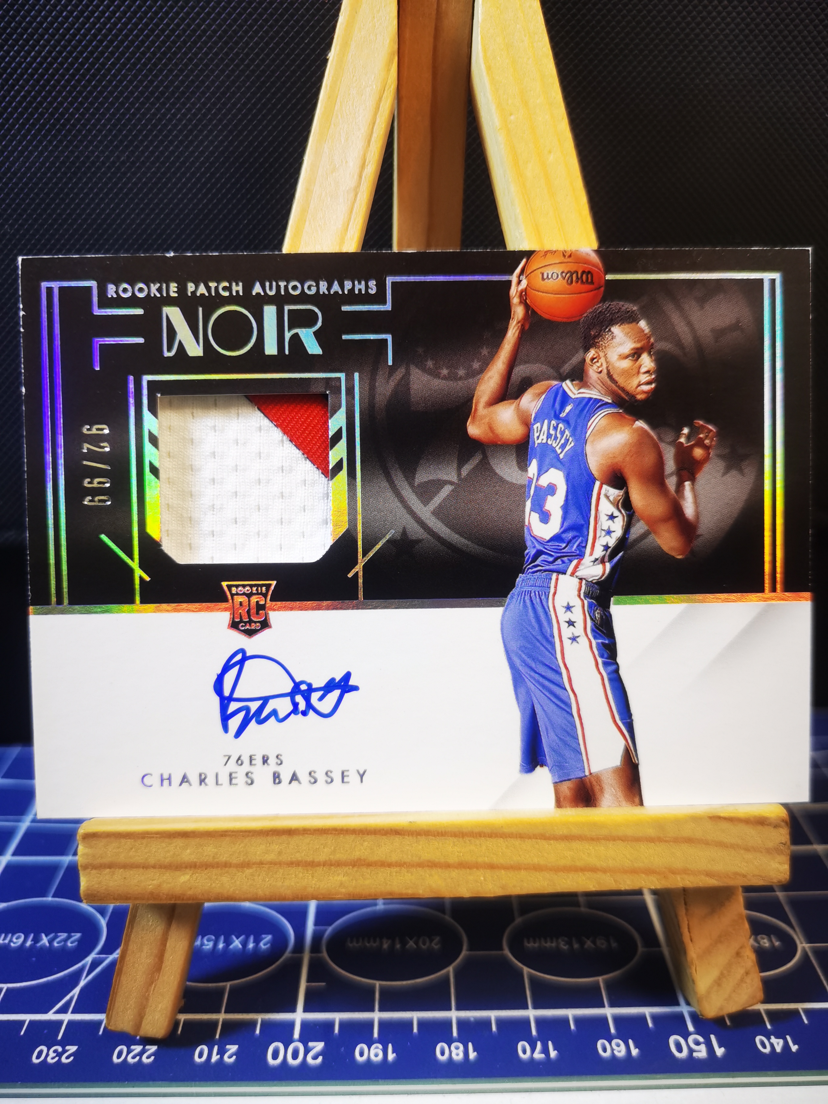 2021-22 Panini Noir Charles Bassey RC #365 /99编 诺尔 查尔斯巴锡 RPA 新秀年 rookie RC 签字 卡签 球衣 暴力 切割