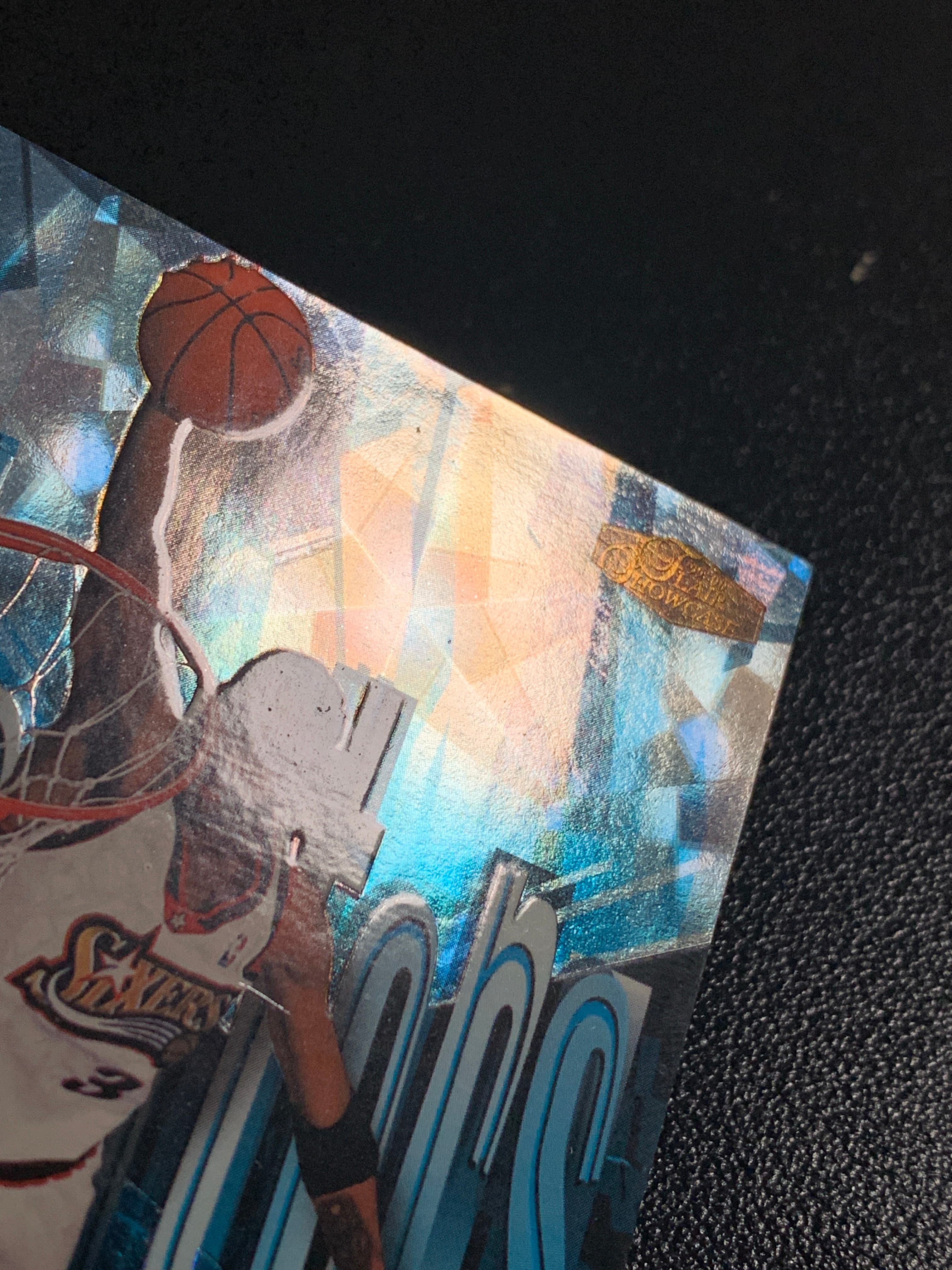 【元宇宙拍卖】张张总223:1999-00 Fleer Flair Showcase Allen Iverson 费城76人 阿伦 艾弗森 Elevators 特卡 老特 碎冰折 折射 经典老卡 瑕疵如图 收藏必备