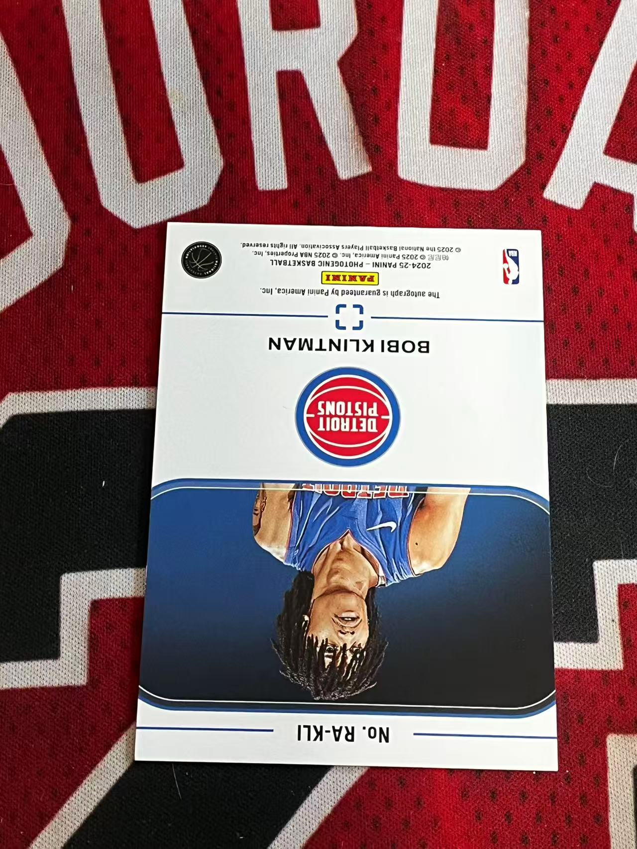 【接寄拍费率低至5%含卡淘手续费】 2024-25 Panini Photogenic 上镜系列 活塞 新秀RC 博比克林特曼 75编 签字卡 新秀签 碎冰折 折射 专收凑套必备【烂臭嘴拍卖】