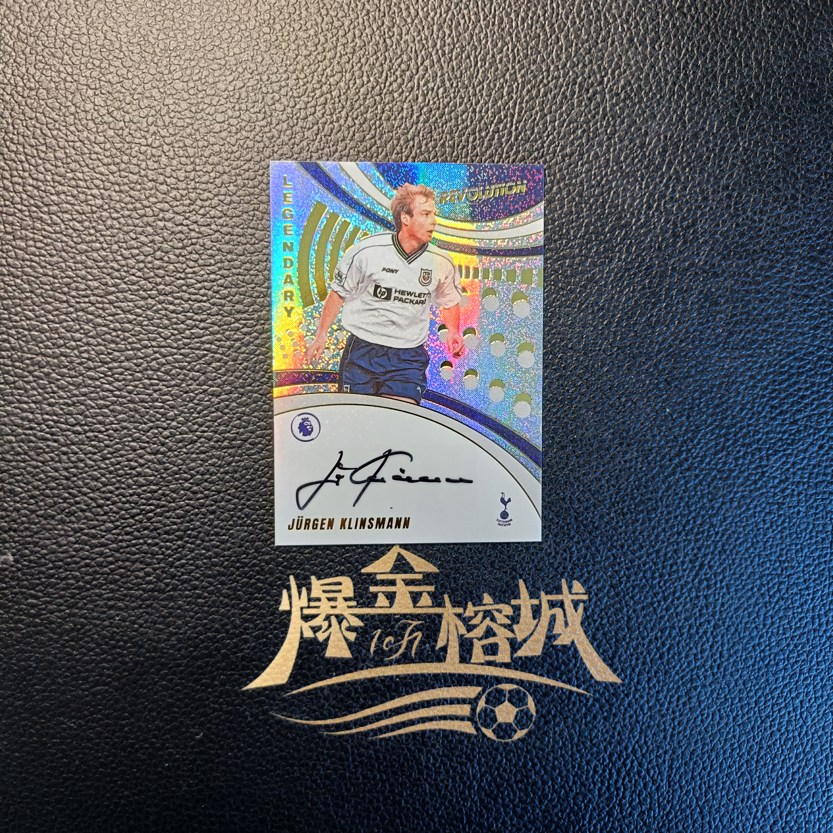 2021-22 【 爆金榕城 】 Panini Revolution Jurgen Kinsmann尤尔根 克林斯曼 托特纳姆热刺 英超革命 名宿签 完美签字 金色轰炸机 德国 卡品如图 微瑕 in哥