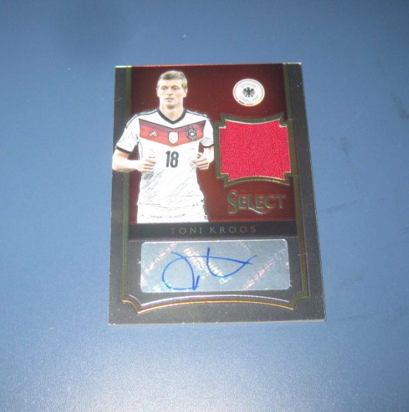 2015-16 Panini Select Toni Kroos 【hurrylin拍卖】 帕尼尼 SELECT 元年 球星卡 球衣卡 签字卡 限量 05/61编 德国 克罗斯 有极微小瑕疵 品相如图