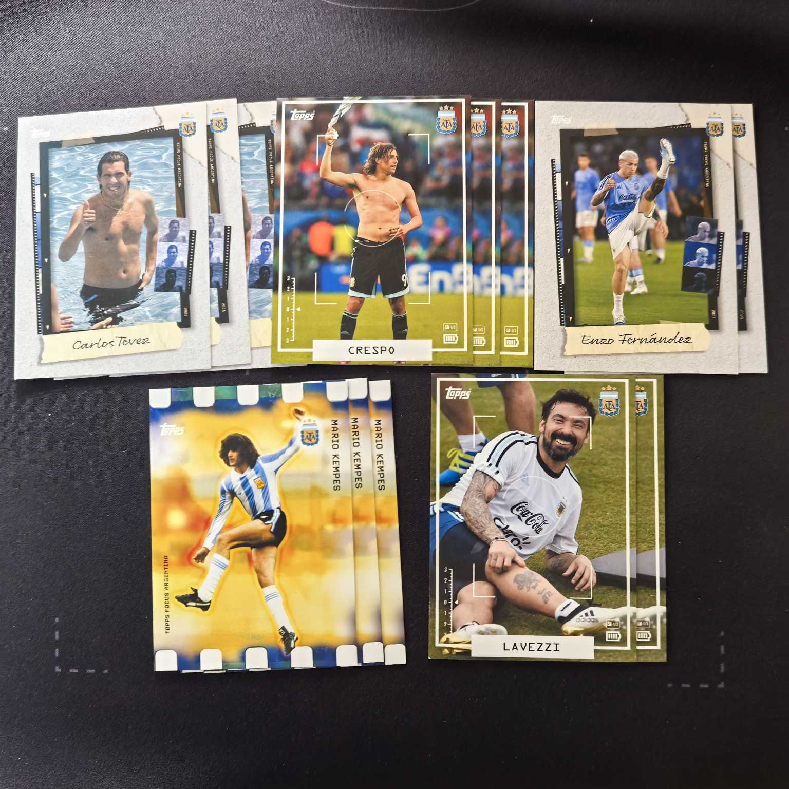 【十一拍卖】2025 Topps 阿根廷聚焦队盒 阿根廷 马里奥 肯佩斯 克雷斯波 特维斯 恩佐 等 一图打包 卡品如图1027