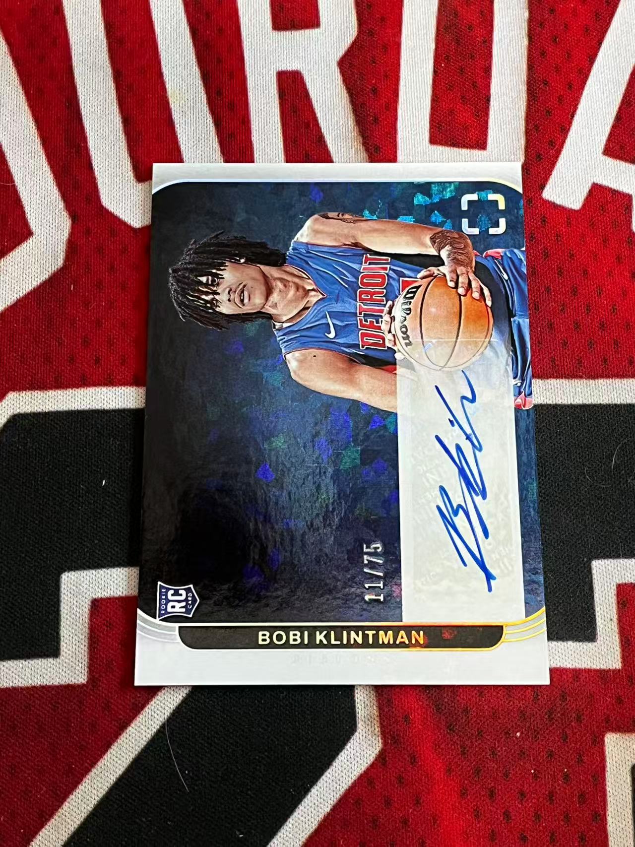 【接寄拍费率低至5%含卡淘手续费】 2024-25 Panini Photogenic 上镜系列 活塞 新秀RC 博比克林特曼 75编 签字卡 新秀签 碎冰折 折射 专收凑套必备【烂臭嘴拍卖】