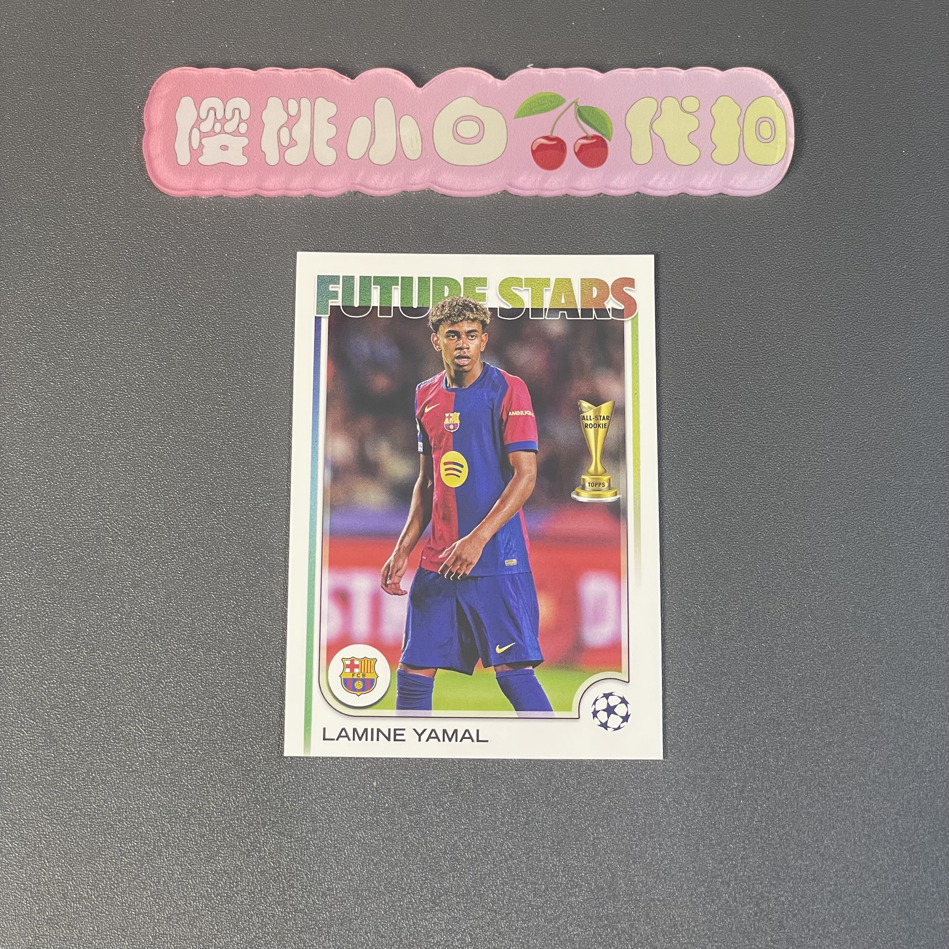 2024-25 Topps UCC Lamine Yamal 樱桃小白 UCC手雷 拉明 亚马尔 巴萨 天才少年 base 普卡 卡品不保 默认微瑕 收藏必备【许克】