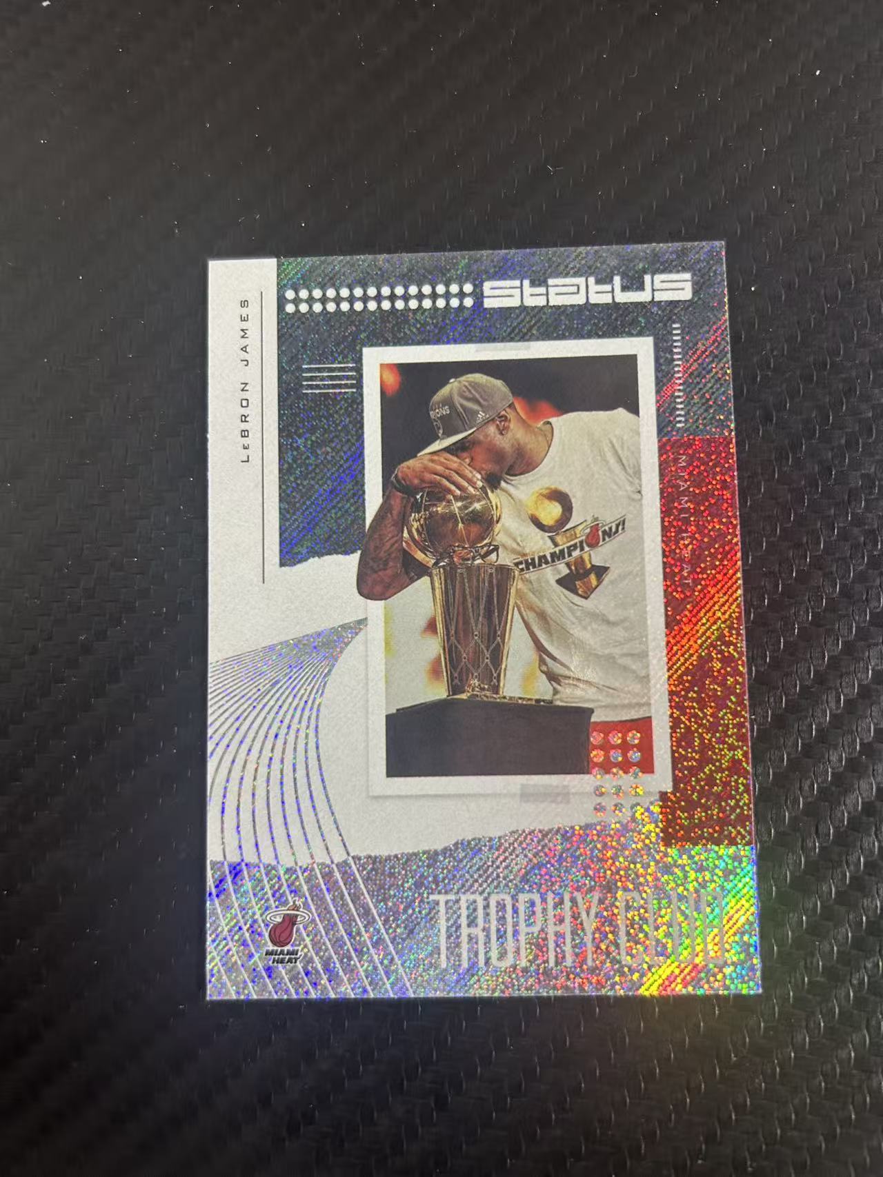 2019-20 Panini Status LeBron James #23【灯灯拍卡】 热火 捧杯 勒布朗 詹姆斯 折射 老詹 亲吻奖杯 小皇帝 时刻 热火时期【雪茄】