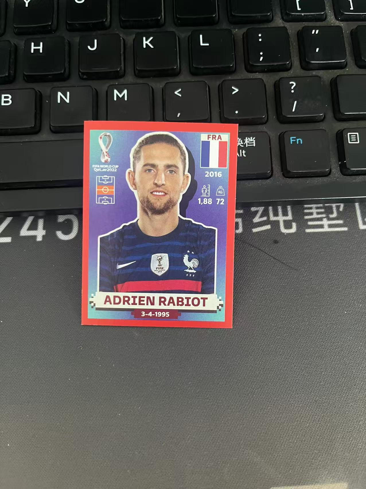 2022 Panini 贴纸 Adrien Rabiot 【梓洋代卖】世界杯 红平行 大比例 法国 拉比奥特 凑套必备 卡品如图 粗口