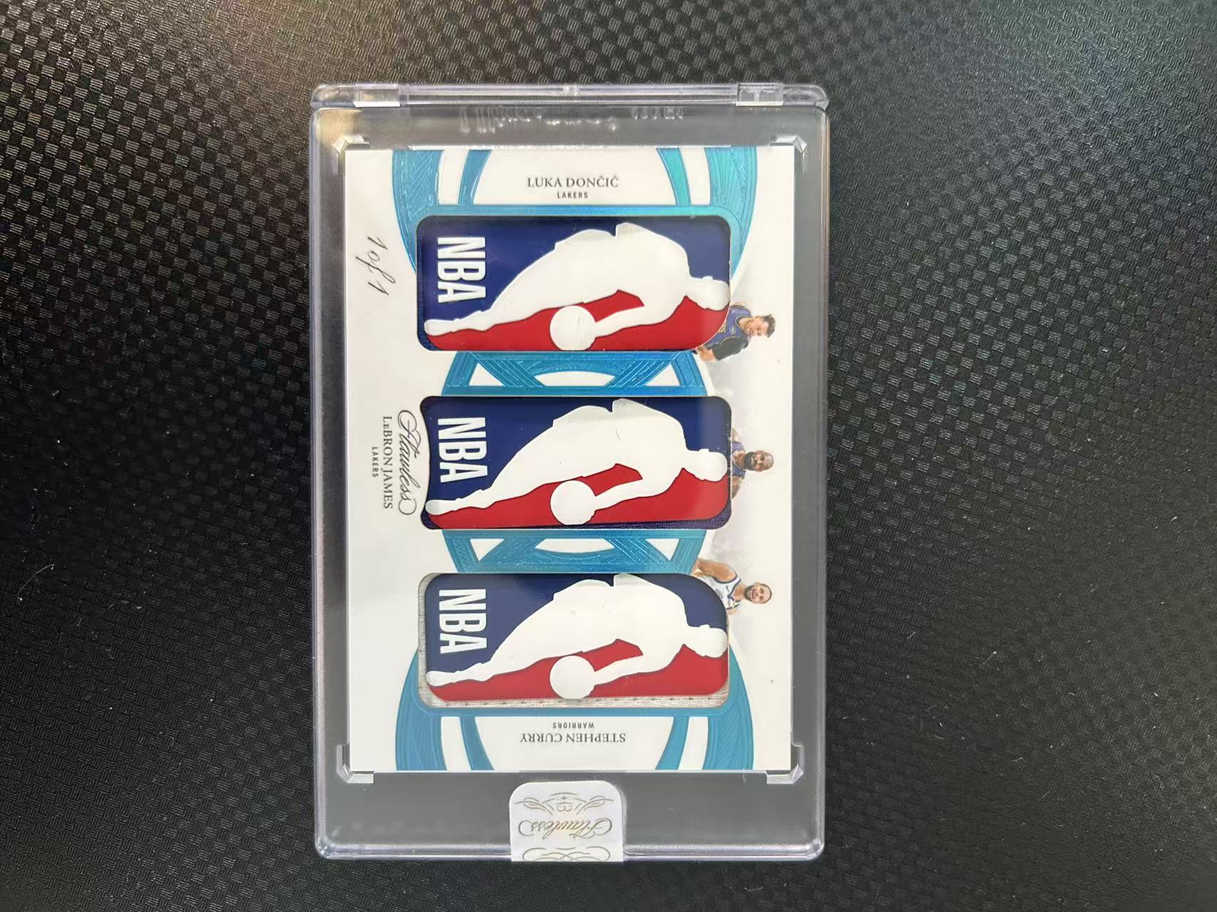 2024-25 Panini Flawless Stephen Curry 【灰灰代拍】末年 手提 卢卡 东契奇 斯蒂芬 库里 勒布朗 詹姆斯 1/1 1of1 3人logoman 手提终极HIT