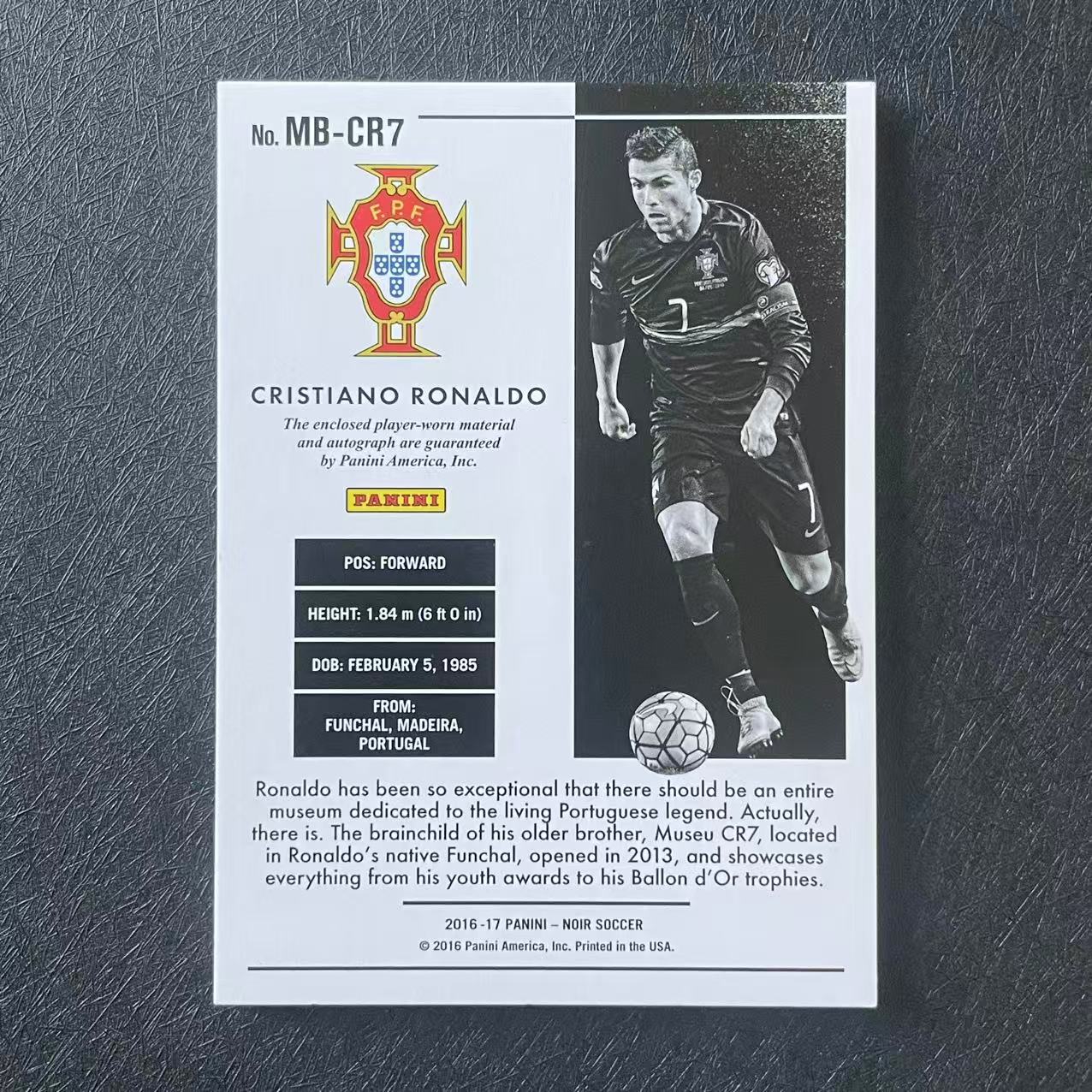 【德基拍卖】2016-17 Panini Noir Cristiano Ronaldo 元年诺尔 葡萄牙 C罗 克里斯蒂亚诺 罗纳尔多 落场球衣物料 卡签 签字 湖水蓝 One of One 1/1编 收藏必备 卡品如图 Andy9-3