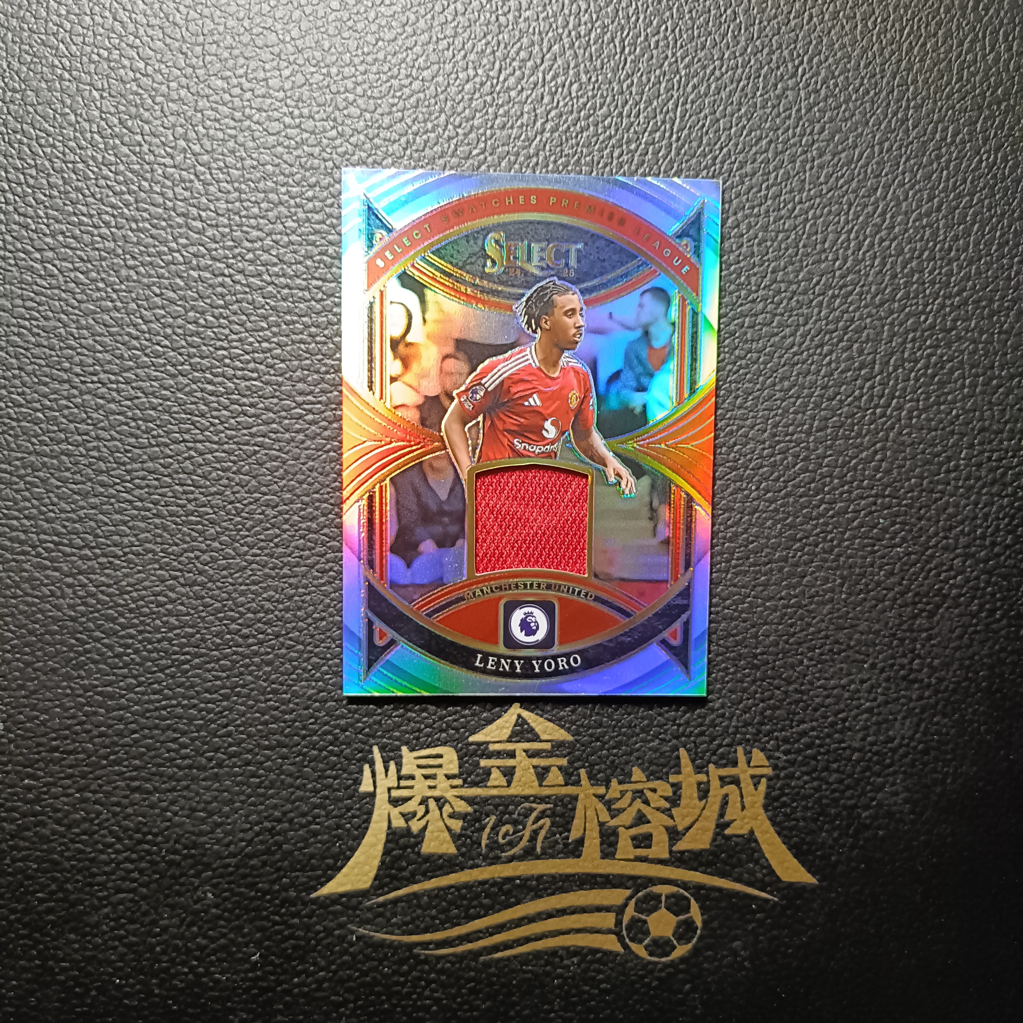 2024-25 【 爆金榕城 】 Panini Select LENY YORO 英超SE 曼联 约罗 单窗球衣物料切割 银折 法国 加纳乔姆巴佩队友 卡品如图 微瑕 方司