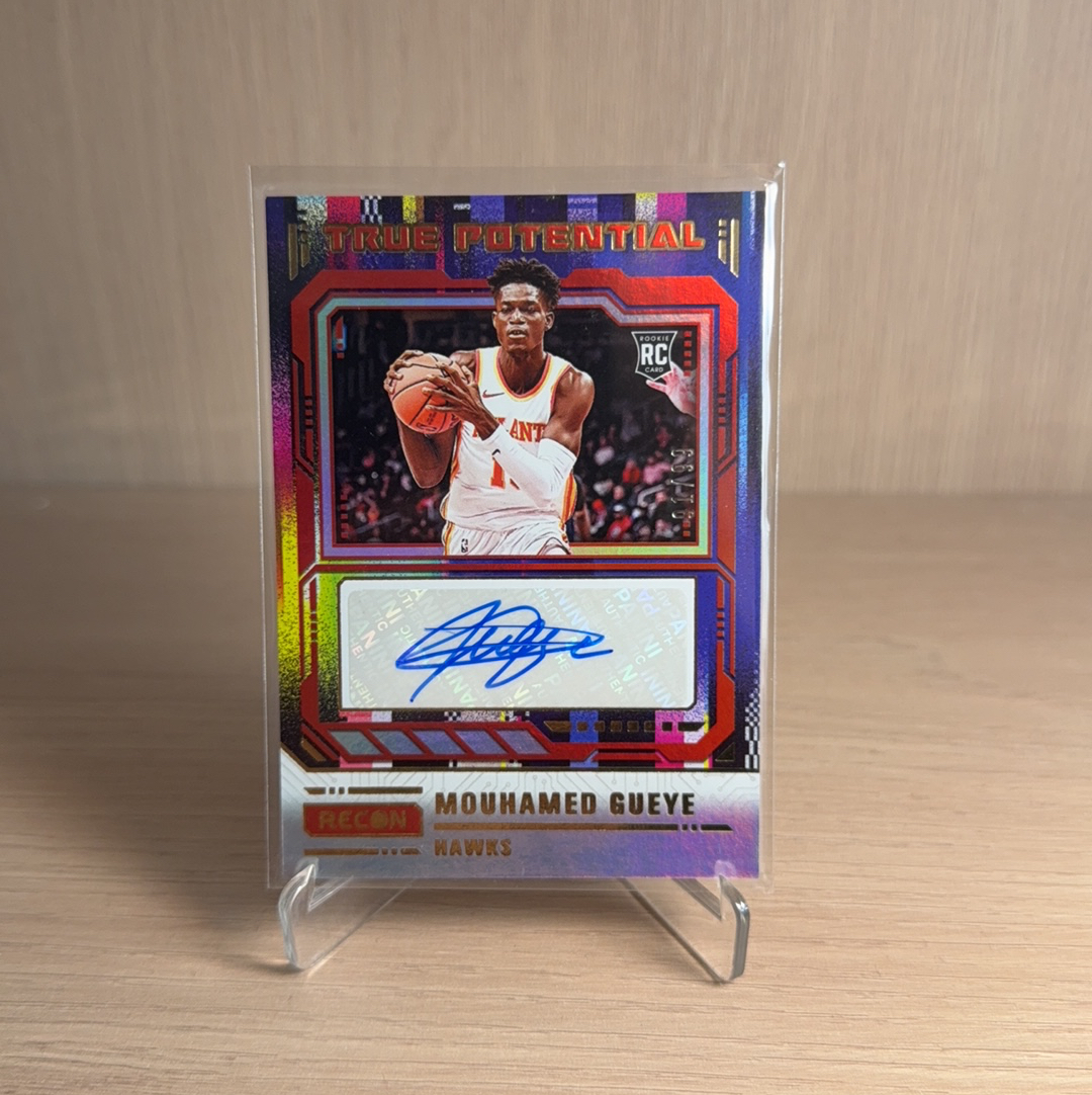 2023-24 Panini Recon Mouhamed Gueye RC RECON系列 老鹰 新秀 RC 穆罕默德 盖伊 /99编 签字 贴签 名宿 特卡 卡品如图 值得收藏!!【免费代卖】