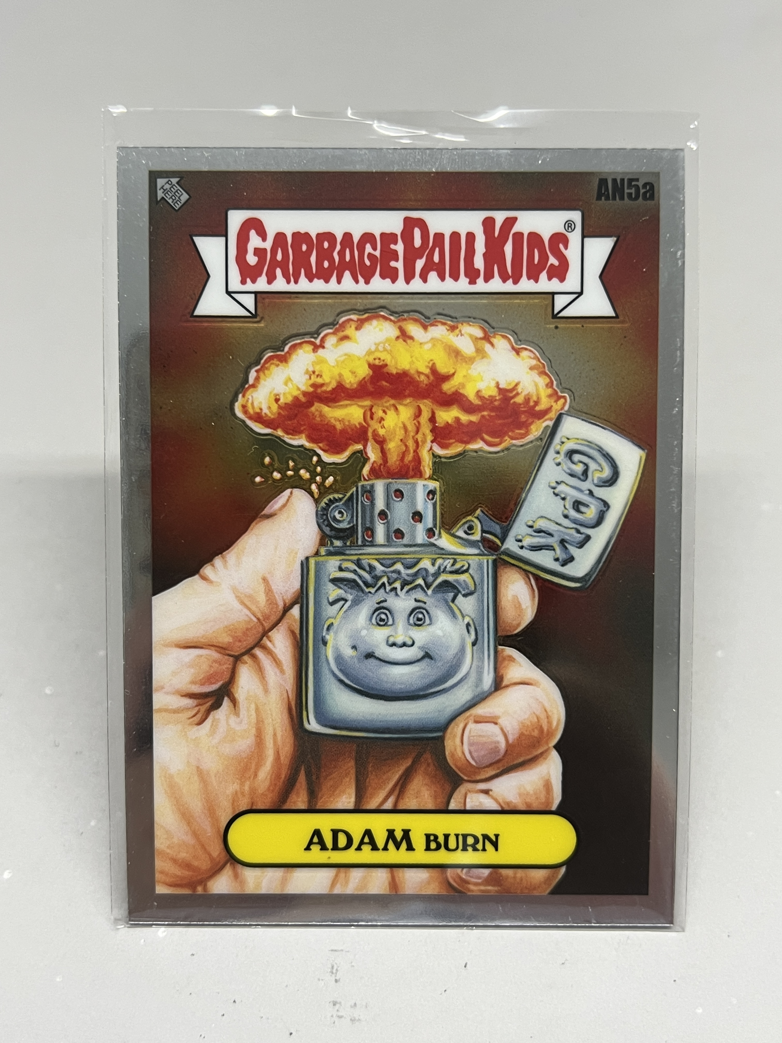 【挂机代拍】2020 Topps Garbage Pail Kid Chrome 垃圾桶小子 镀铬 S3 特卡 打火机 亚当爆炸 #AN5a 经典选图 卡品如图