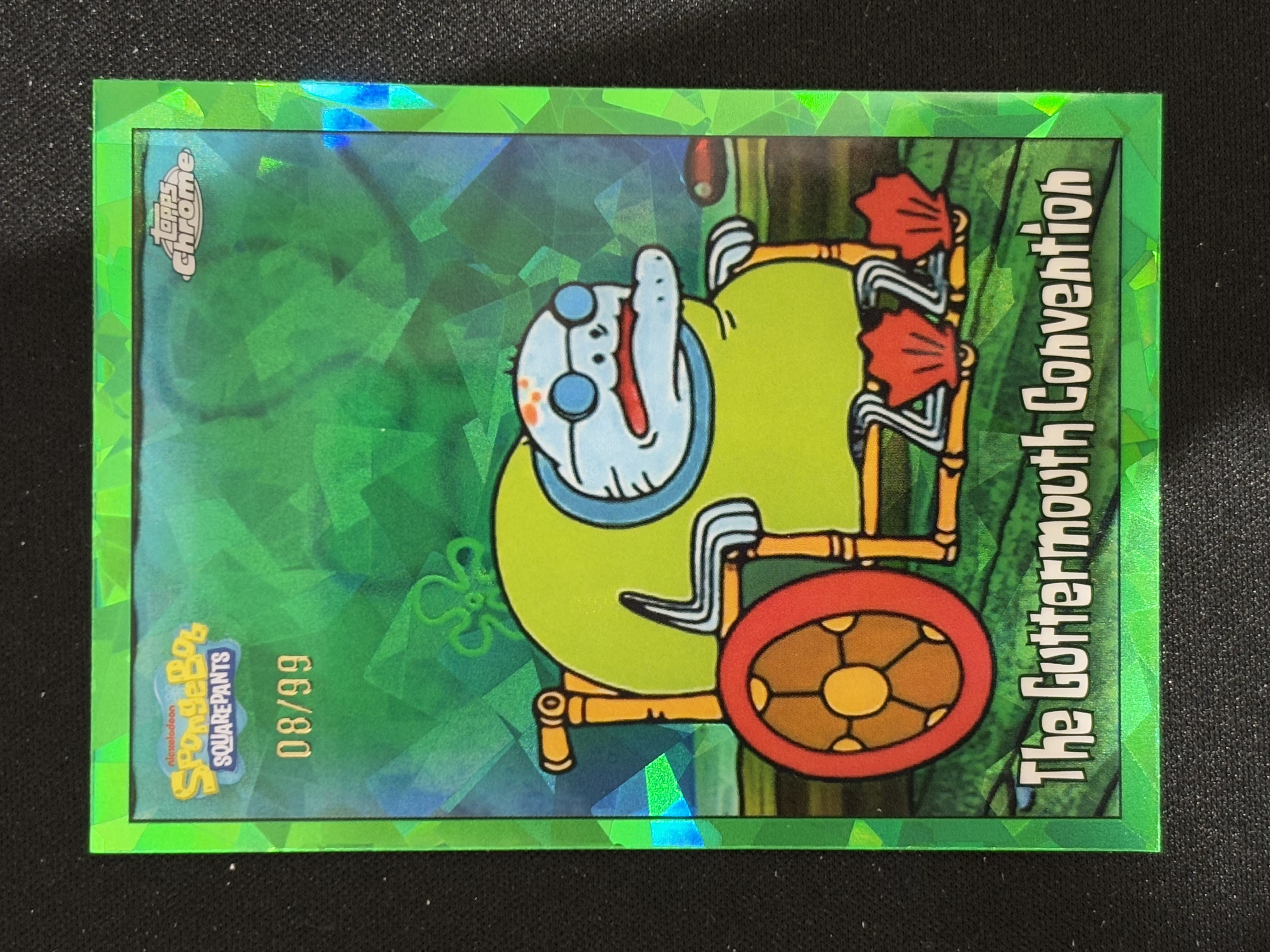 2025 Topps SpongeBob SquarePants Guttermouth Convention Chrome 海绵宝宝25周年蓝宝石 粗口大会 绿碎冰折 08/99编 - coke