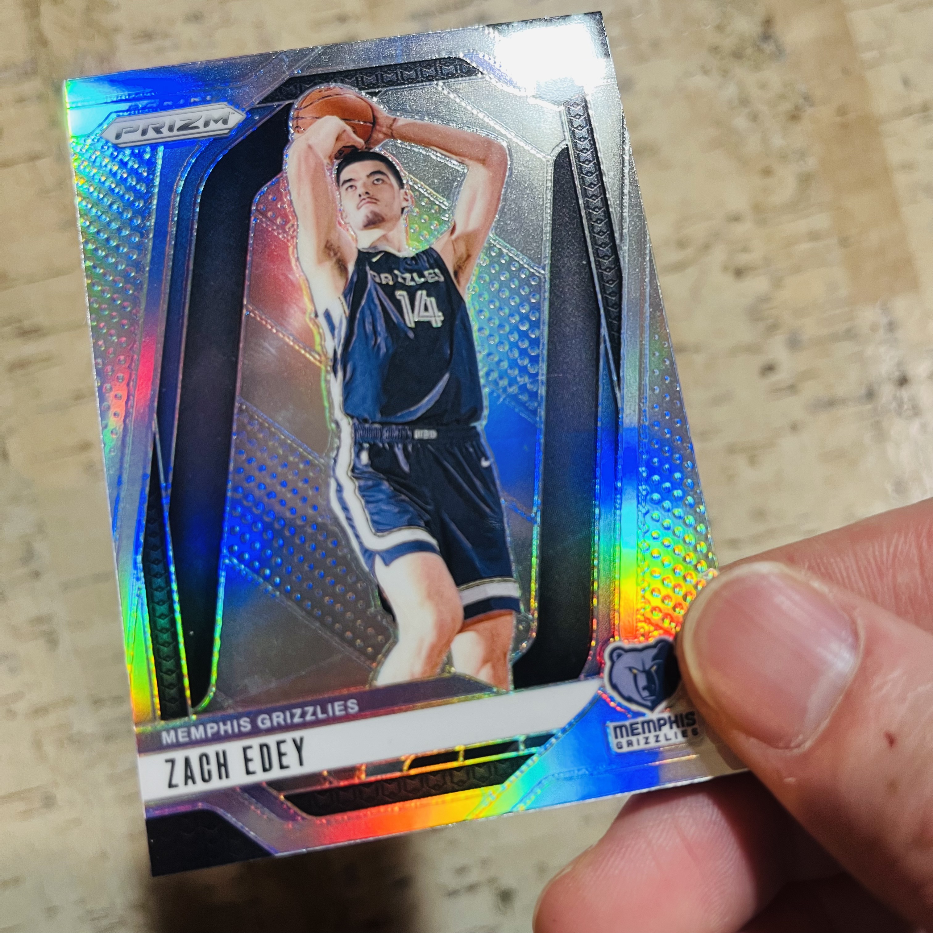 2024-25 Panini Prizm Zach Edey RC 新秀 灰熊 扎克 伊迪 周志豪 正银折 银折射 2张打包 第2组 稀有折射 凑彩虹必备 一张左下生产线图三 一张背面中间顶部微瑕图四
