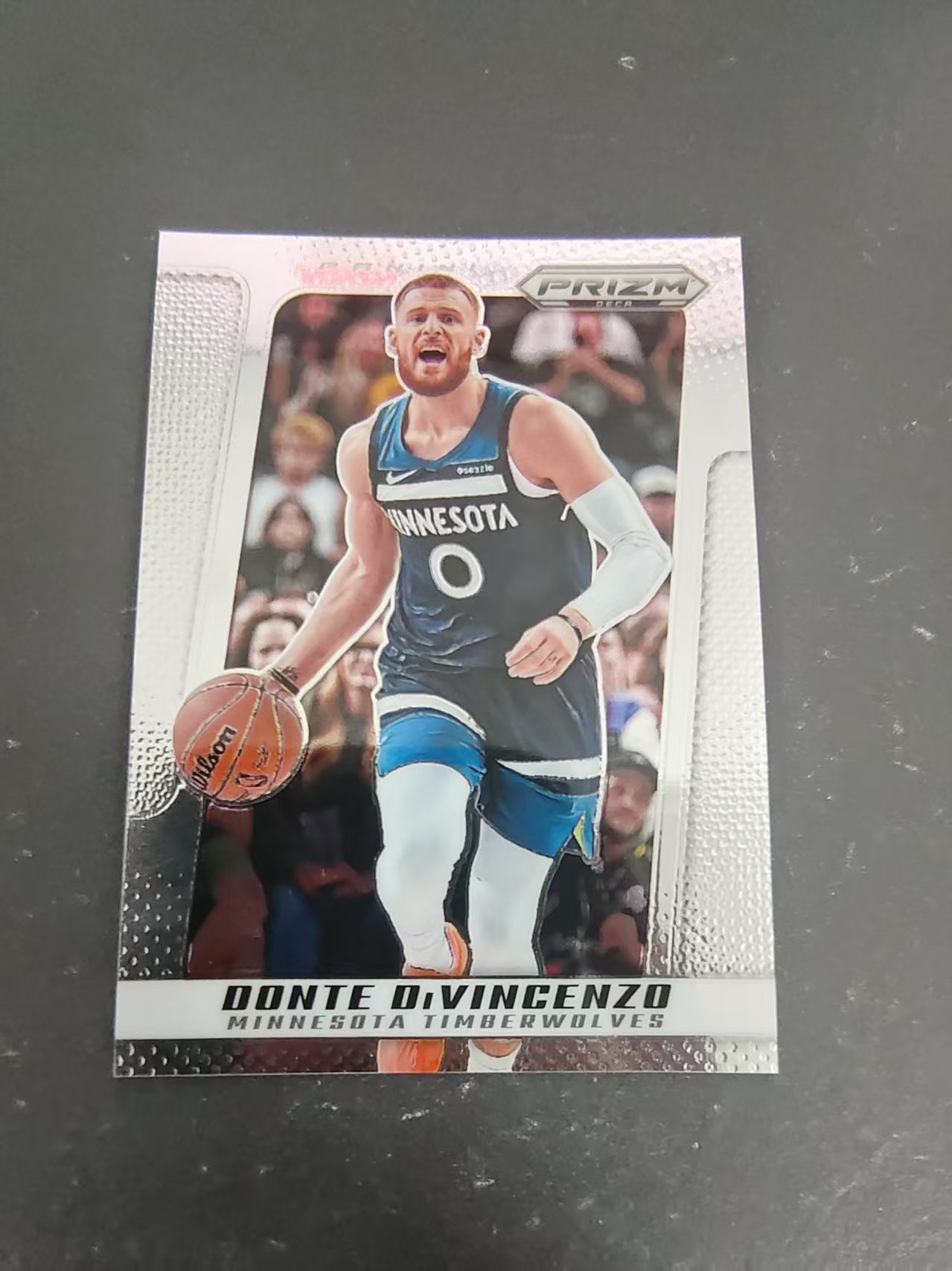 【可合并,不累计】2024-25 Panini Prizm Deca Donte DiVincenzo 迪温琴佐 迪文琴佐 森林狼 PZ 复刻 划痕 边角瑕疵 #90