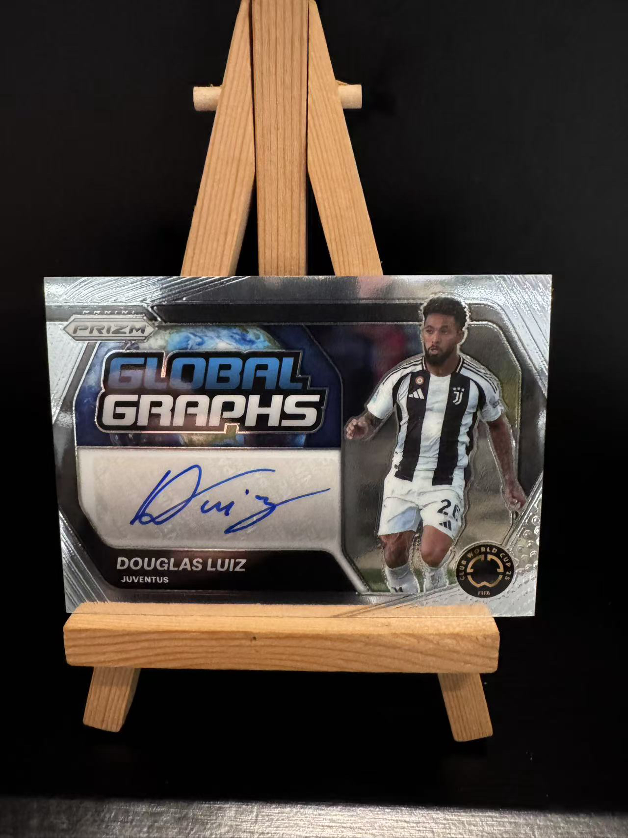 龖2025 panini prizm FIFA CLUB WORLD CUP 世俱杯 尤文中场 道格拉斯·路易斯(Douglas Luiz) 阿斯顿维拉 签字 base签 卡品如图 MJ002U