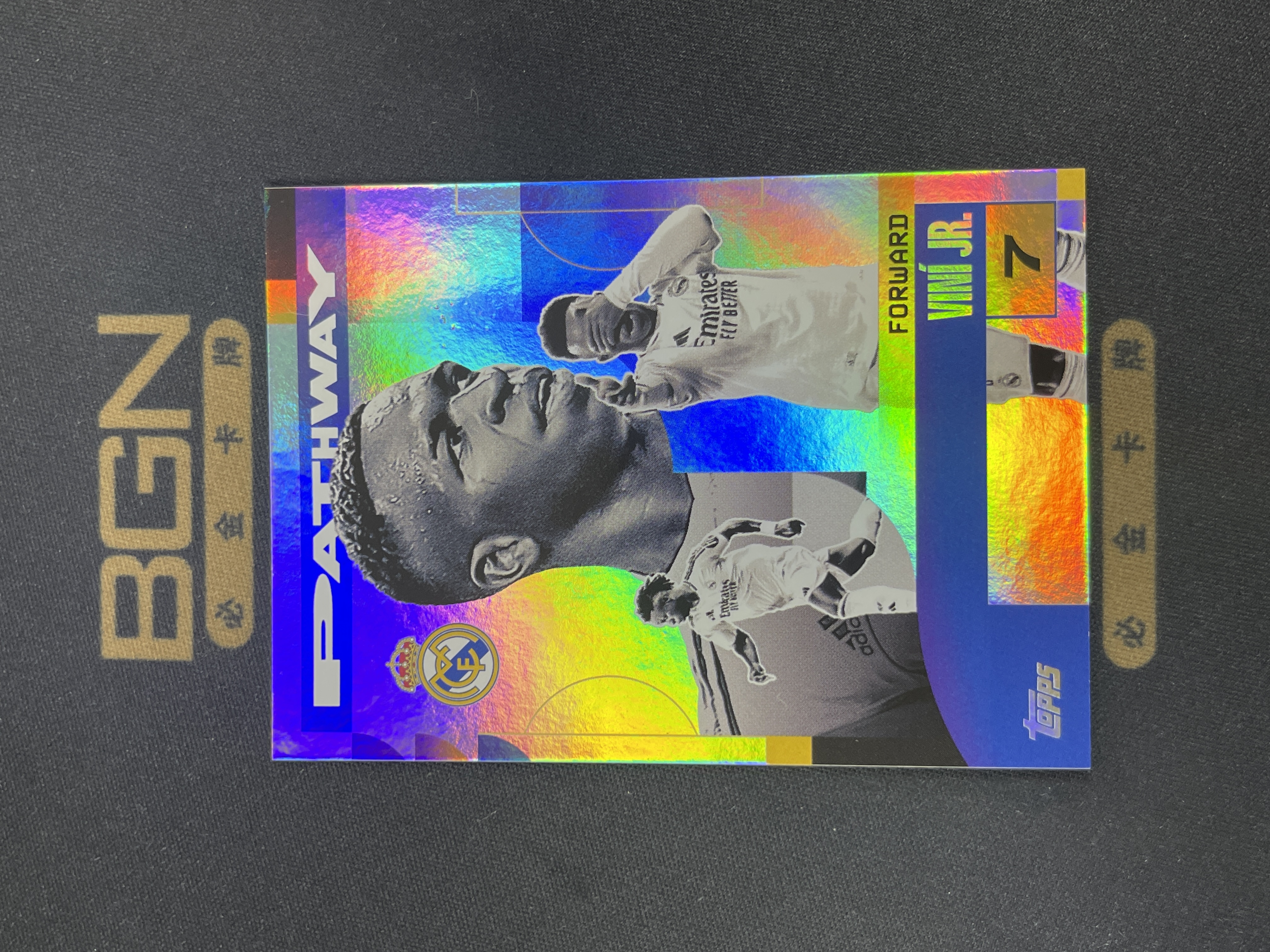【必金拍卖-可累积】251019DZY 2025 TOPPS REAL MADRID TEAM SET 皇马队盒 维尼修斯Vini Jr. ssp大比例特卡 折射面 卡伤见图 收藏投资首选