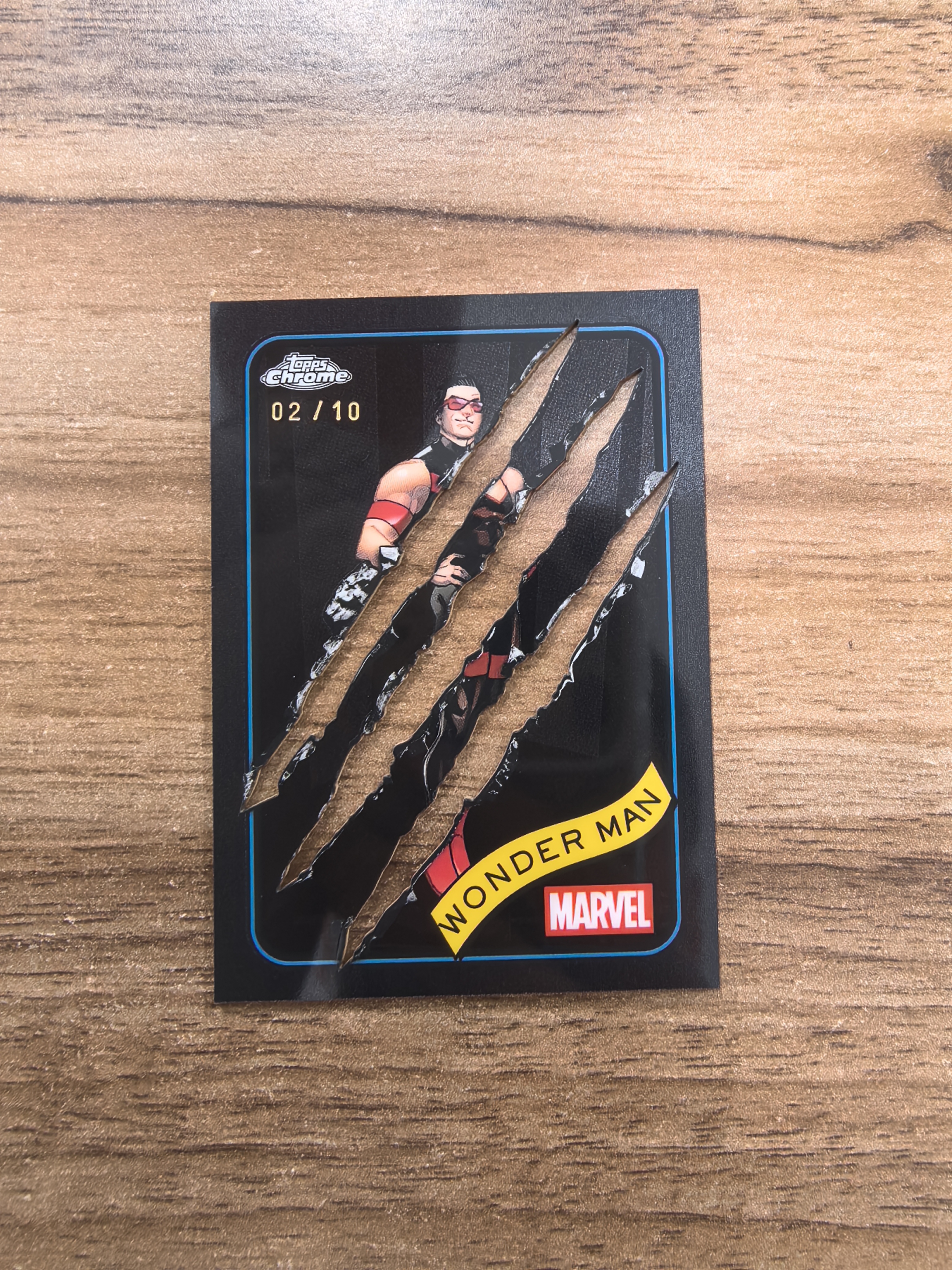 2025 Topps Chrome 漫威 WONDER MAN 奇迹人 02/10编 黑折 黑平行 狼爪镂空设计 异型 微瑕 实卡精美 卡品如图 收藏必入 流浪