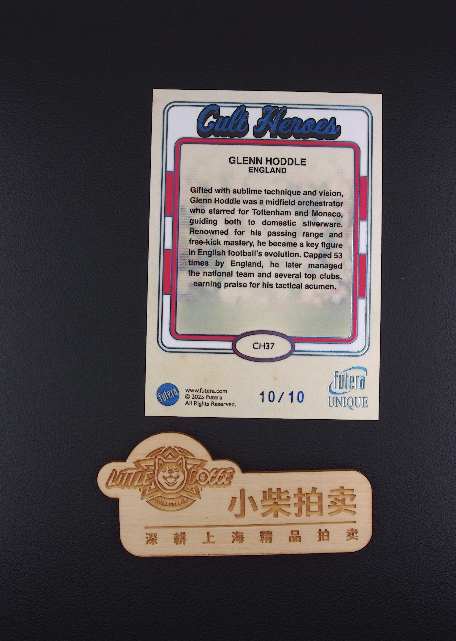 【小柴拍卖】 2025 futera unique 英格兰 福特拉 霍德尔 热刺 GLENN HODDLE 10/10 尾编 红平行 RIM8