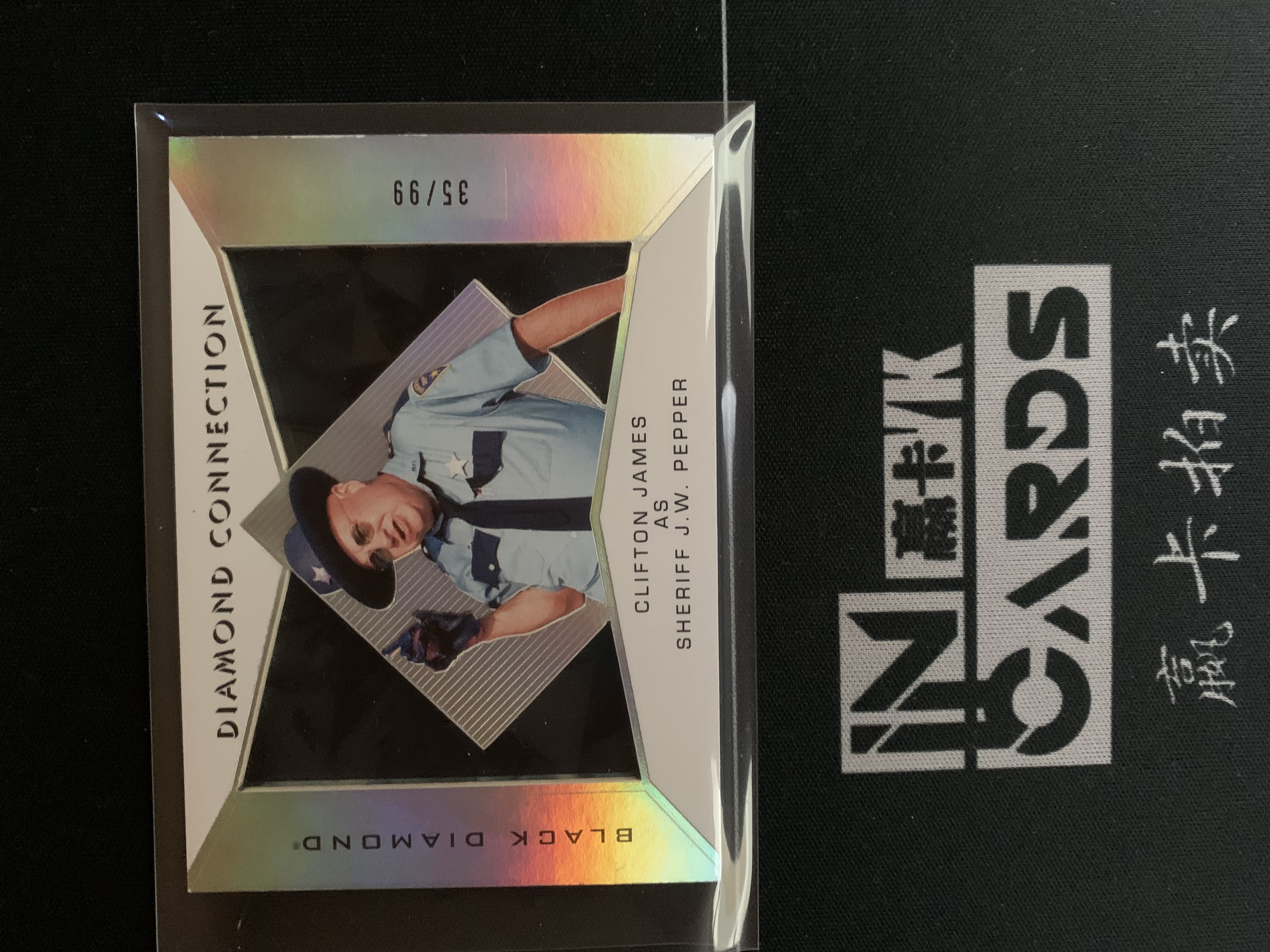 2024 Upper Deck James Bond 007 大黑钻 #DC-5 警长 黑钻钻石联接胶片特卡 35/99编 卡品如图 收藏必备 ALLEN