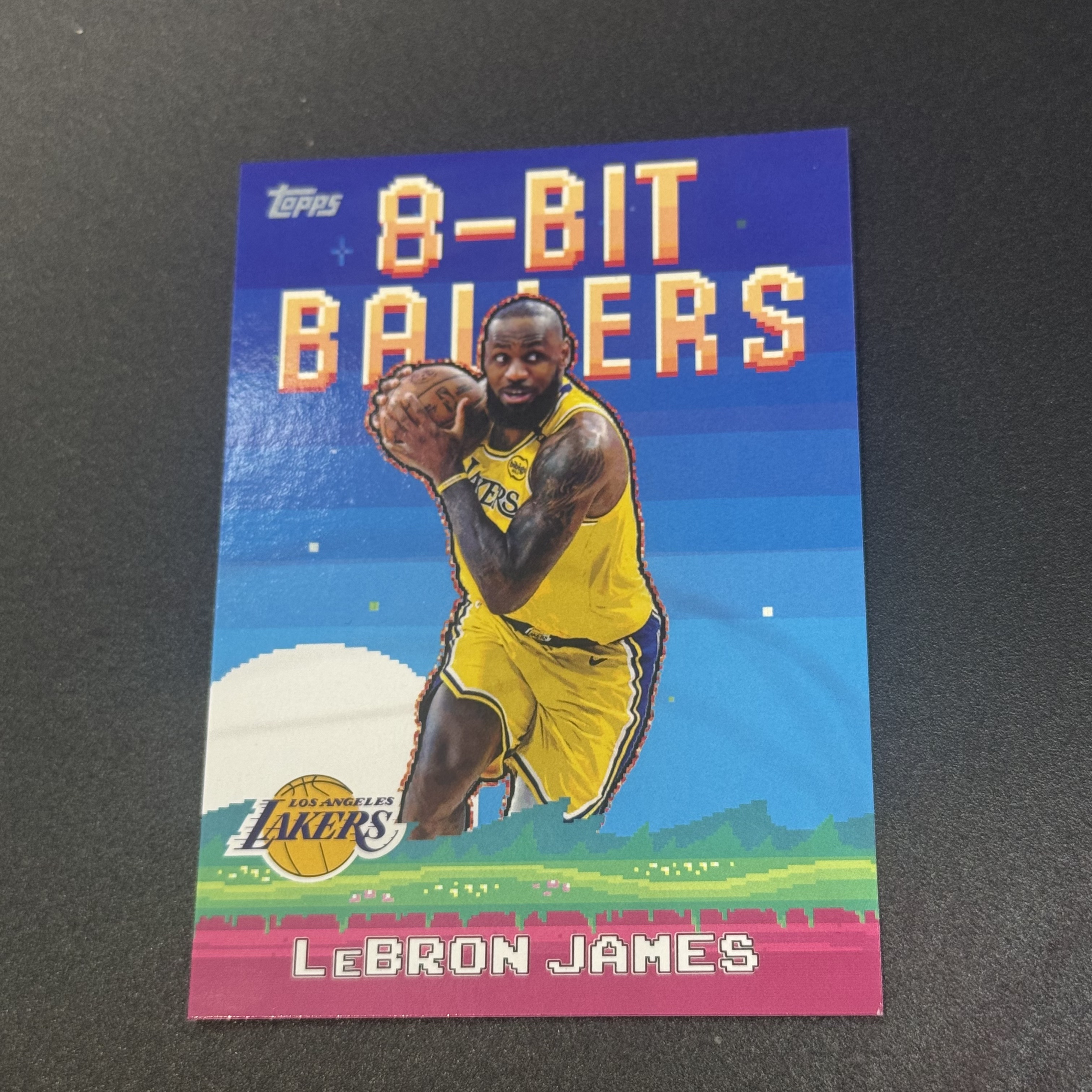 2025-26 Topps flagship LeBron James 【猴猴旺卡】湖人 勒布朗 詹姆斯 8-BIT BALLER 特卡 卡品如图 接代拍【烛太】