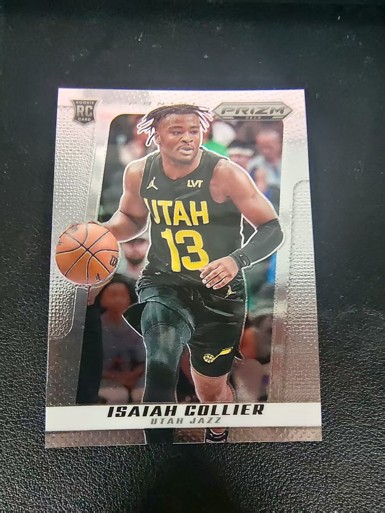 【可合并,不累计】2024-25 Panini Prizm Deca Isaiah Collier 复刻PZ系列 新秀RC 以赛亚 科利尔 爵士 划痕 边角瑕疵 #186