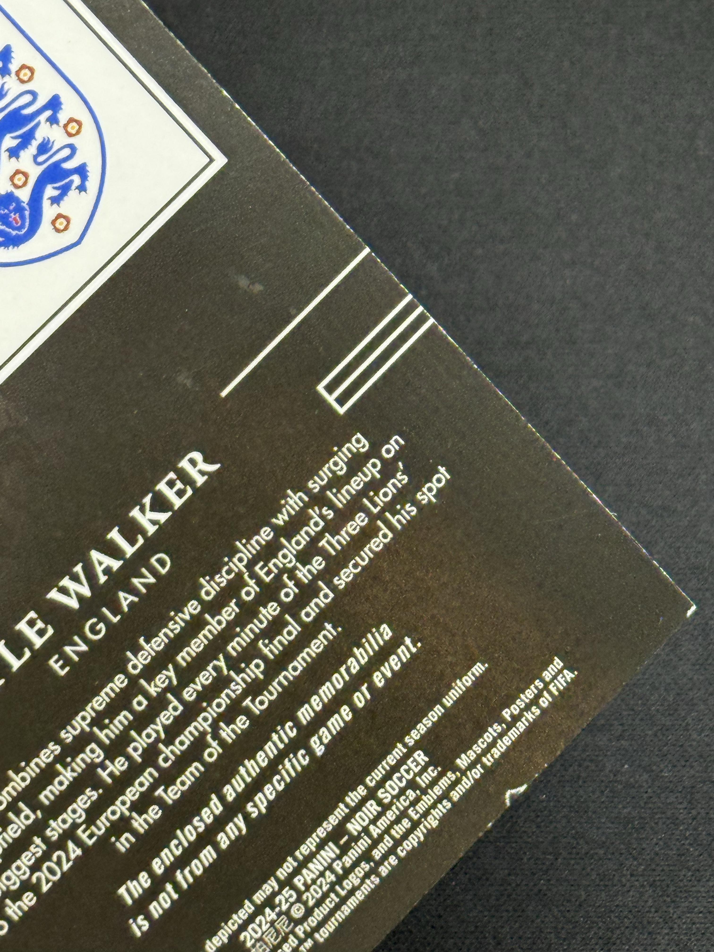 2024-25 Panini Noir Kyle Walker 【小贝代拍】诺尔 英格兰 凯尔 沃克 双窗 球衣 物料切割 53/65编 银平行 瑕疵如图 拍前看描述 老李