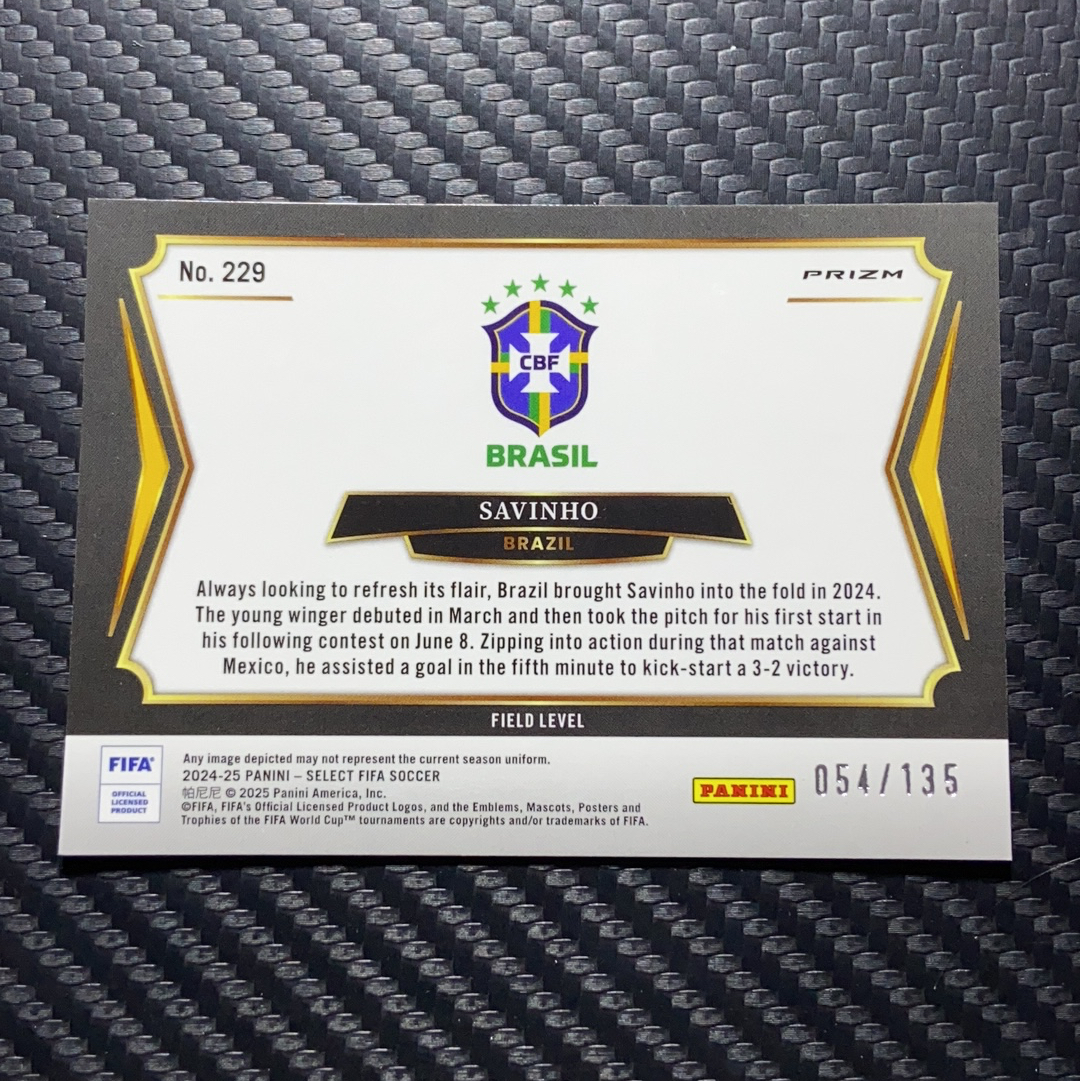 【小牛代拍】2024-25 Panini Select FIFA Savinho 萨维尼奥 54/135编 横版 三级 曼城 巴西 折射 卡品如图(璐标)