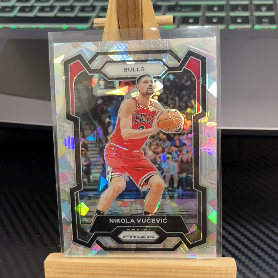 2023-24 Panini Prizm Nikola Vucevic 武切维奇 公牛 银折 碎冰折 折射 prizm系列 pz 卡品如图 凑图必备 值得收藏! 免费代卖!