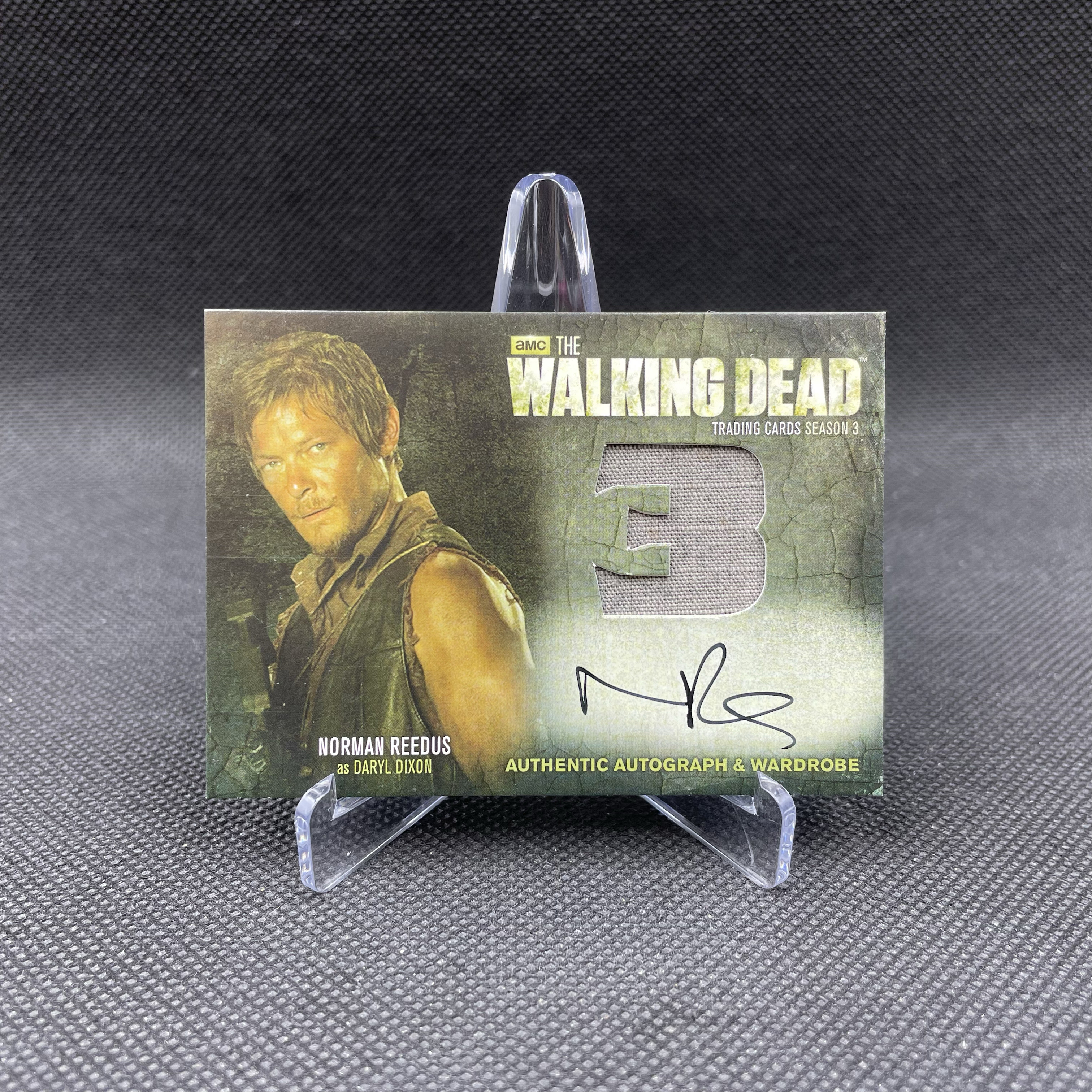 2014 Cryptozoic The Walking Dead 行尸走肉 Norman Reedus 诺曼·瑞杜斯 饰演 Daryl Dixon 达里尔·迪克森 弩哥 签字 卡签 戏服切割 吃我一掌