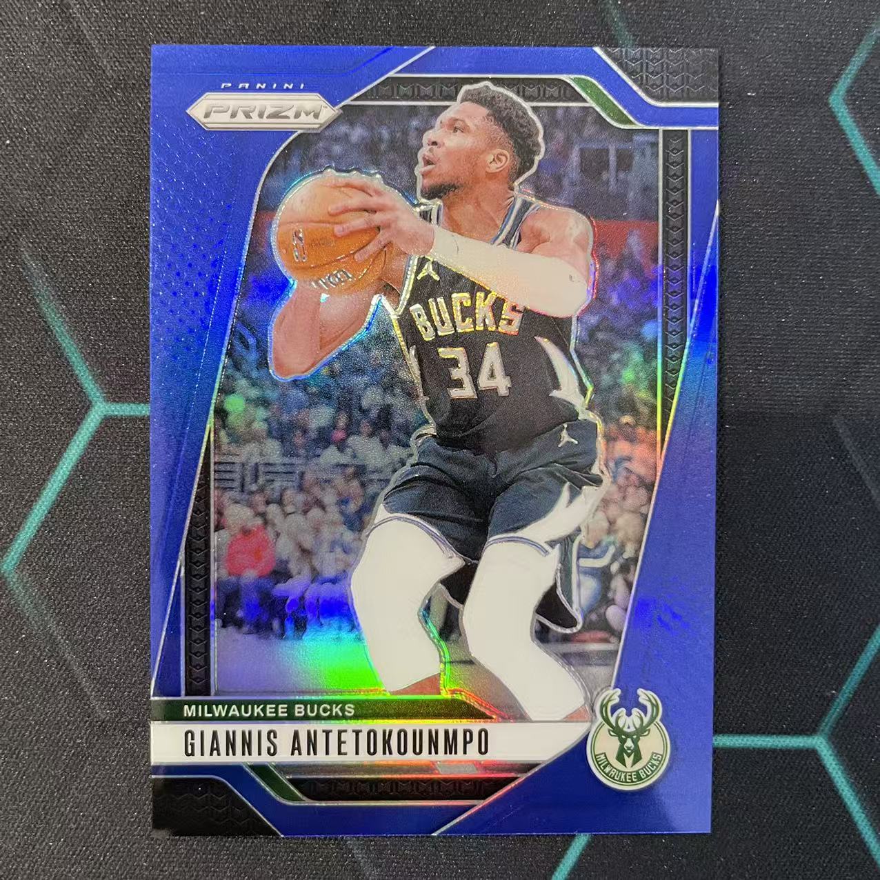 2024-25 Panini Prizm Giannis Antetokounmpo 【阿福代卖】 扬尼斯 阿德托昆博 字母哥 雄鹿 蓝折 199编 收藏必备(行行行)