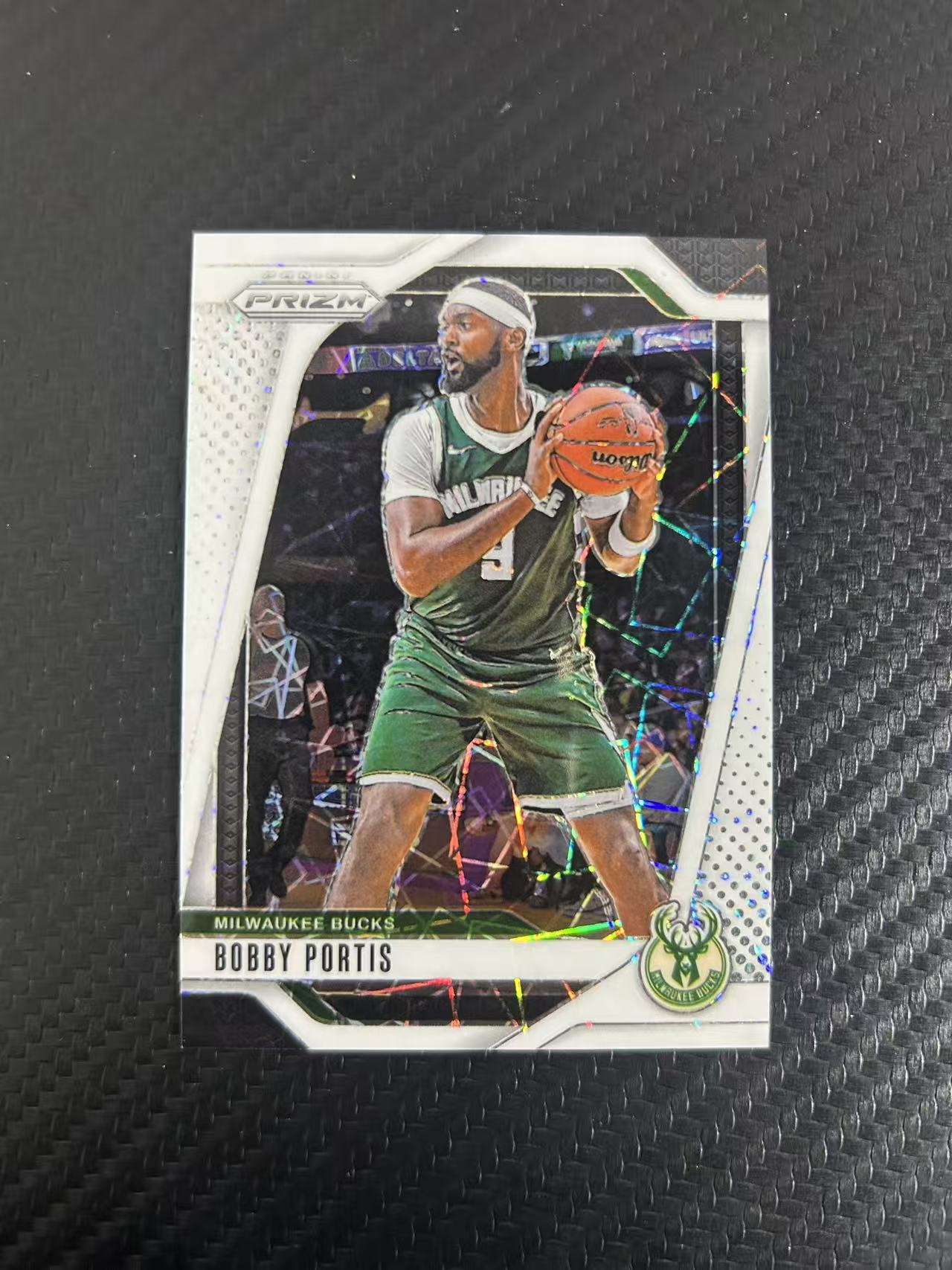 2024-25 Panini Prizm Bobby Portis #206【灯灯拍卡】雄鹿 鲍比 波蒂斯 白折 大比例 156/275编 收藏必备【麦浪风】